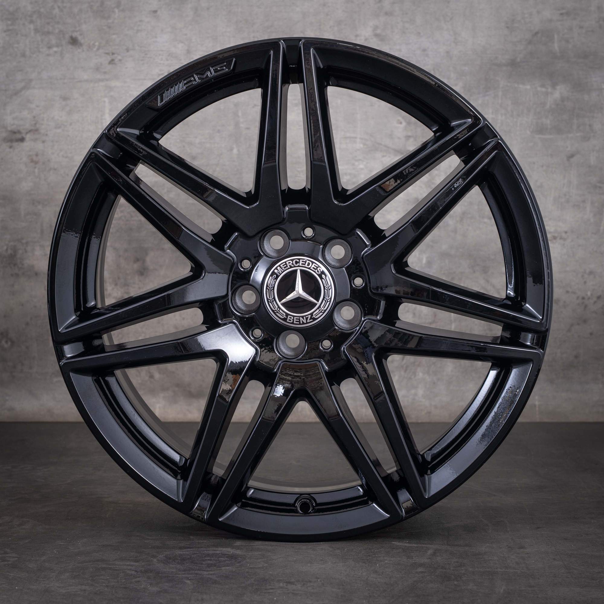 Alkuperäiset Mercedes-Benz V-sarjan AMG-vanteet 19 tuumaa W447 A4474015100 kiiltävä musta UUDET