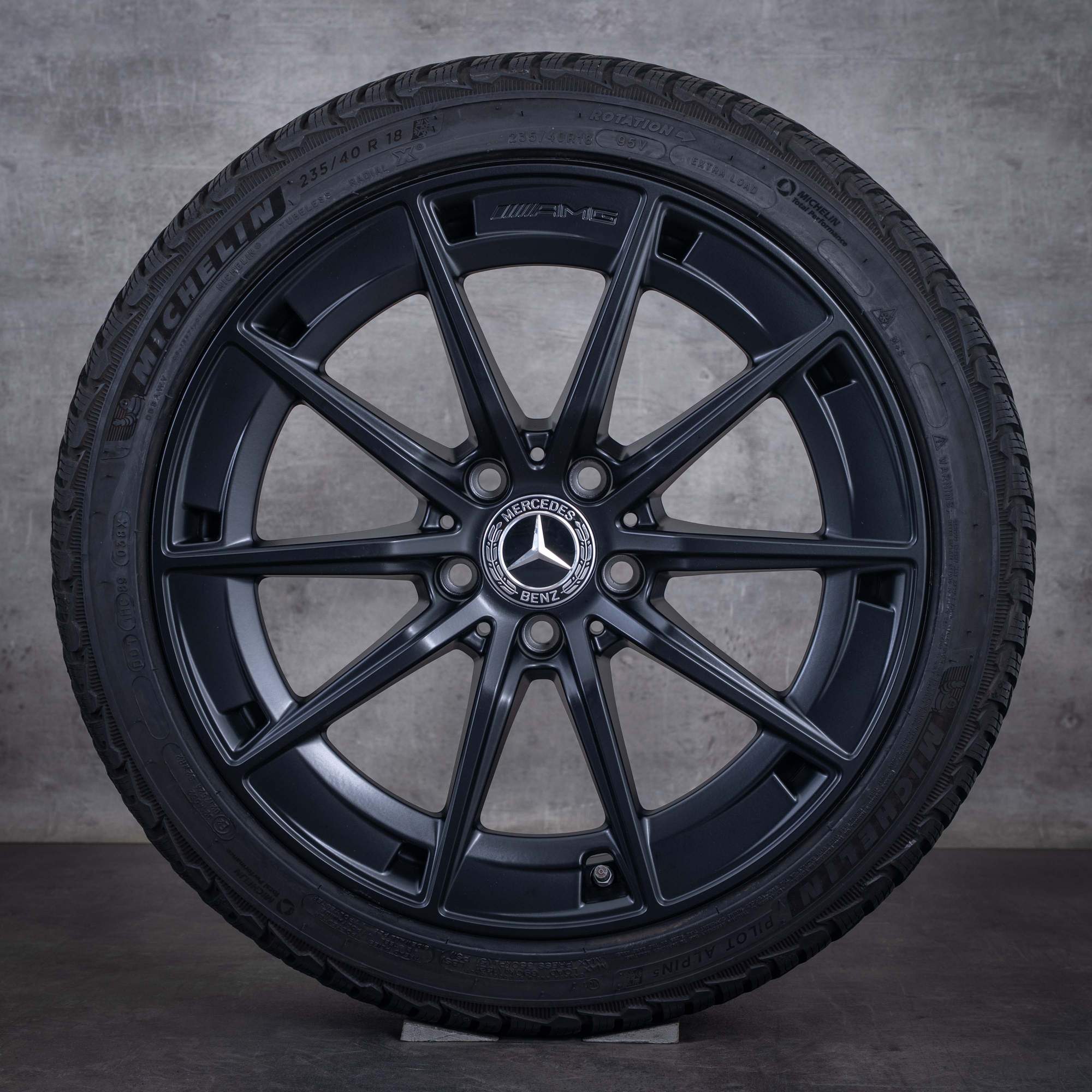 Orijinal Mercedes-Benz CLA 35 AMG kış lastikleri 18 inç C118 jantlar A1184010500 mat siyah