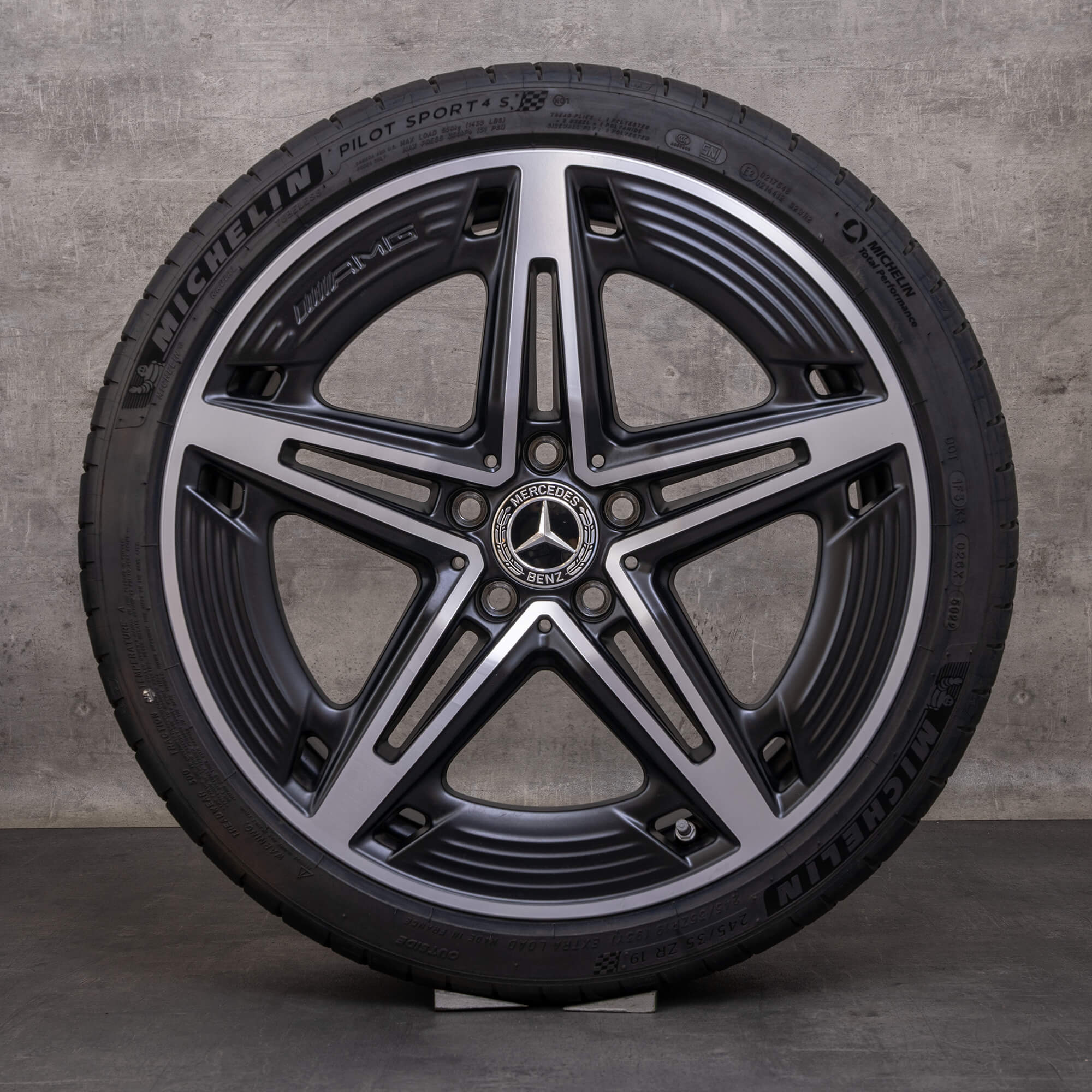 Original Mercedes Benz CLA 35 AMG Felgen 19 Zoll Shooting Brake X118 Sommerräder A1184010600 schwarz matt glanzgedreht