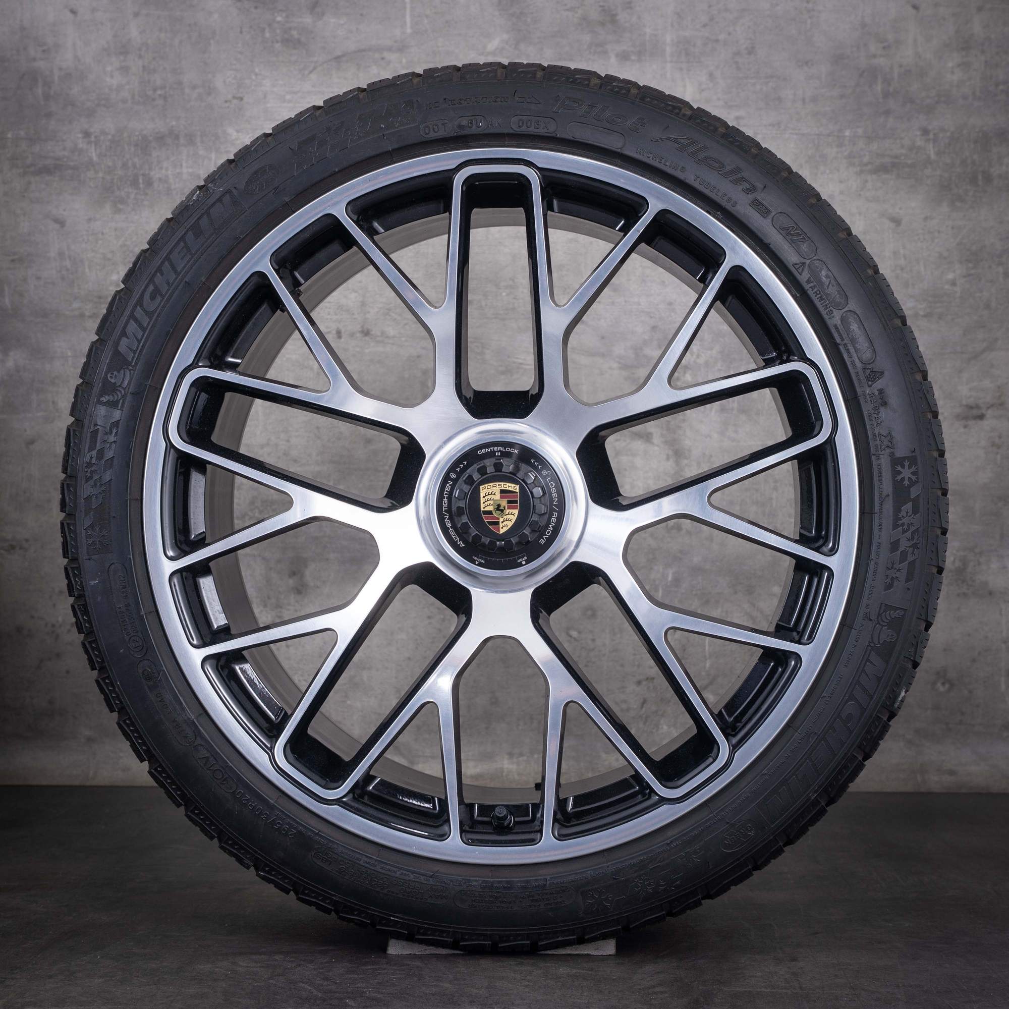 Original Porsche 991 II Winterräder 20 Zoll Targa 4 GTS Turbo Felgen 99136216234 99136216634 schwarz front glanzgedreht