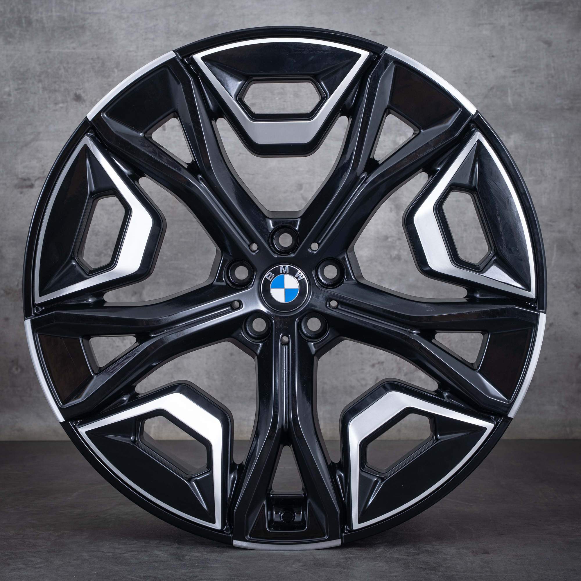 Oryginalne felgi BMW iX 22 cale i20 letnie koła stylizowane 1020 5A02658 czarne polerowane toczone
