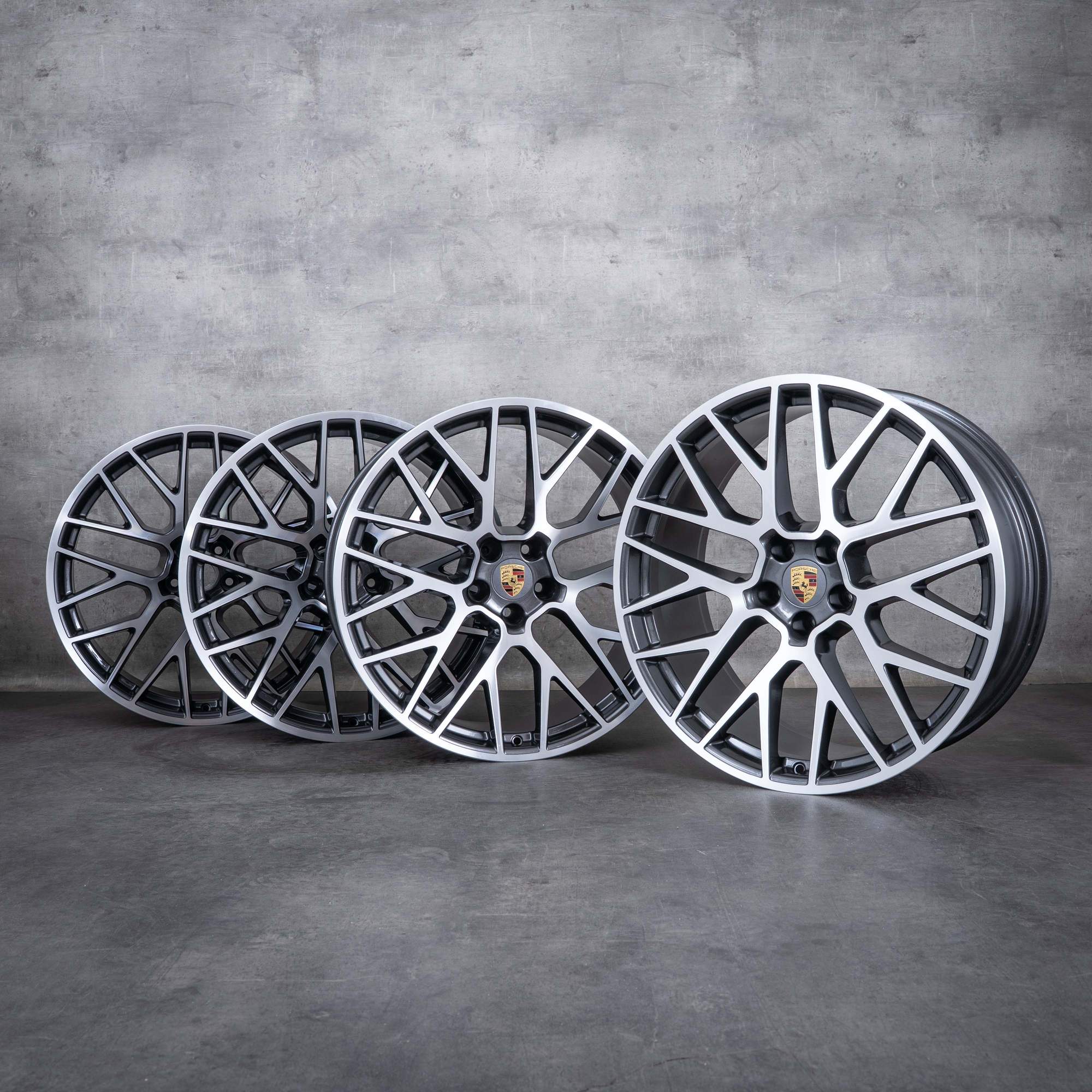 Alkuperäiset Porsche Macan II-vanteet 21 tuumaa 95B601025DL 95B601025DM RS Spyder titaani kiillotettu.
