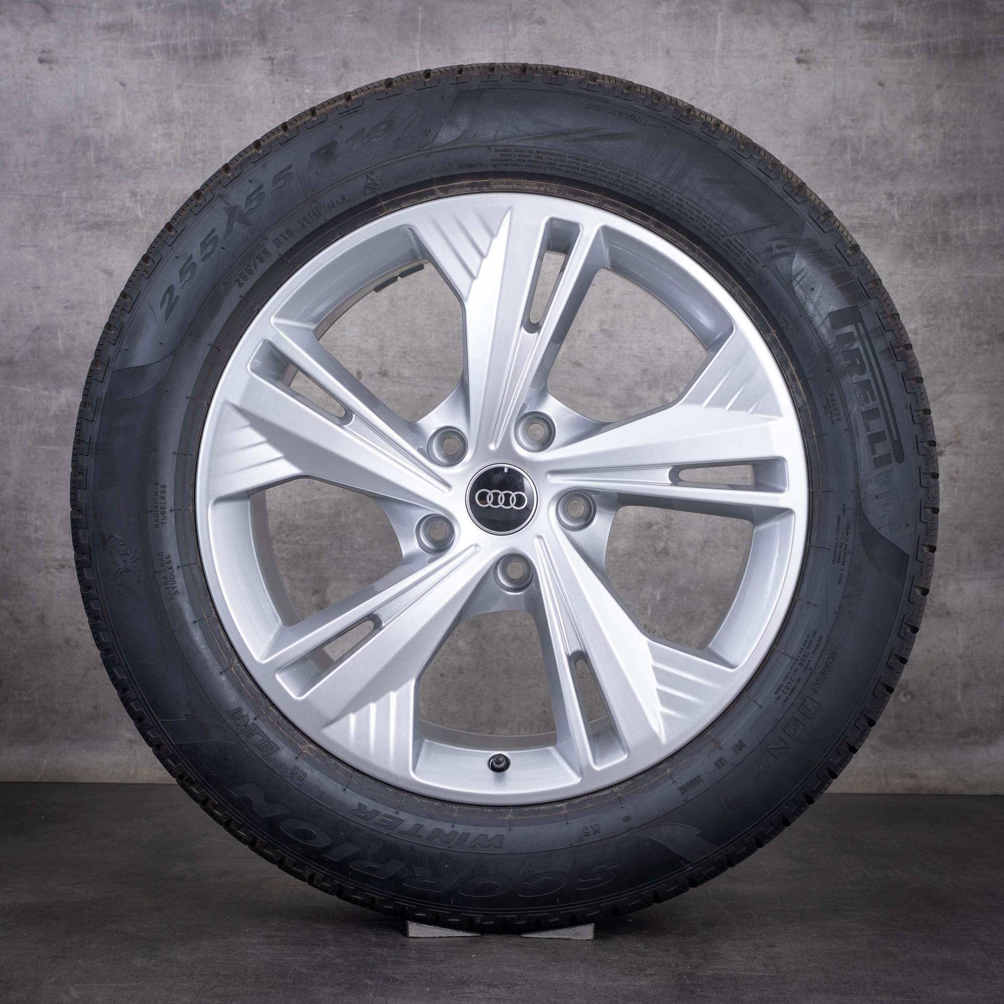 Alkuperäiset Audi Q6 e-tron -talvirenkaat 19 tuuman GF-vanteet 85H601025BK 85H601025BL Flag hopea