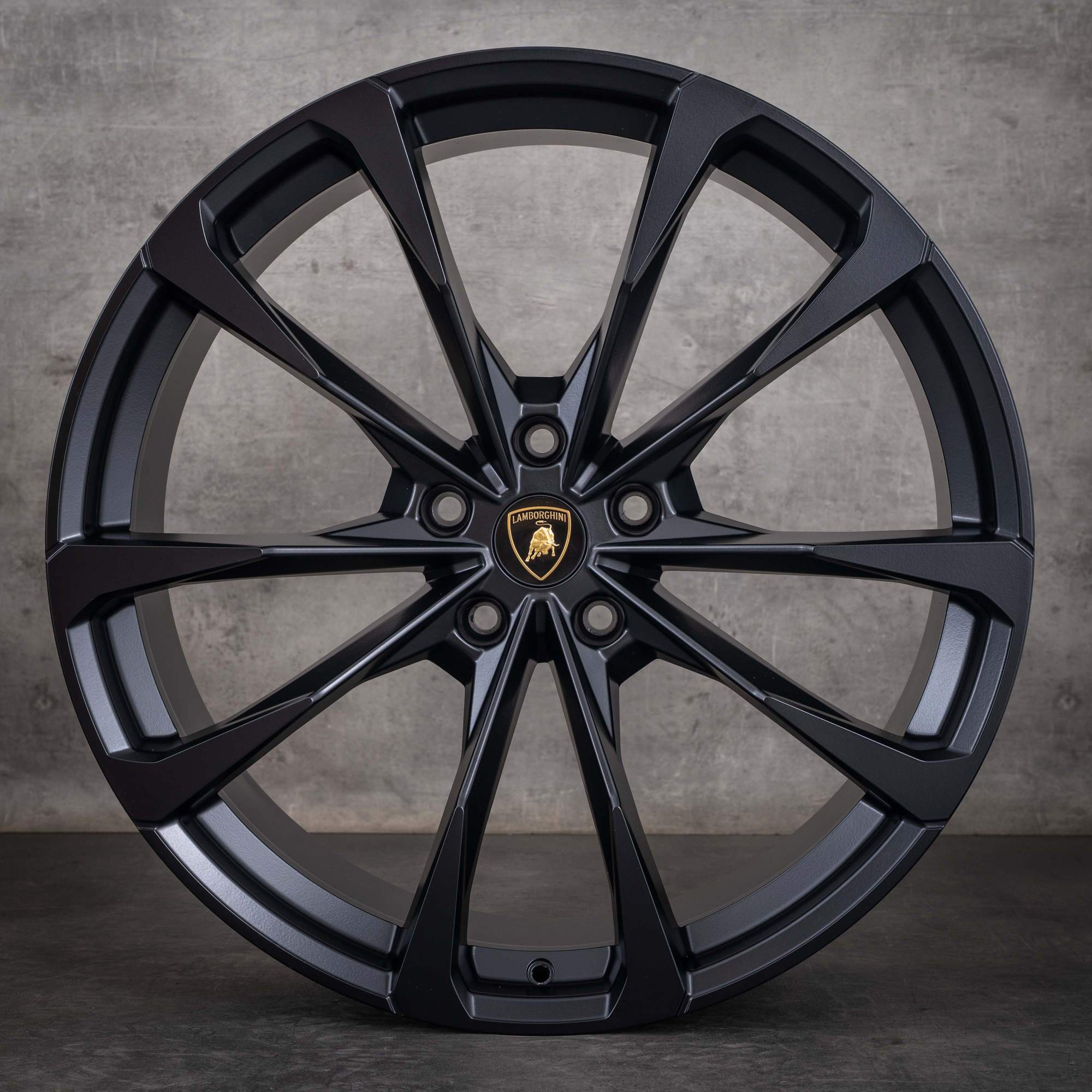 Alkuperäiset Lamborghini Urus -talvirenkaat 23 tuuman vanteet 4ML601025AQ 4ML601025AR mattamusta