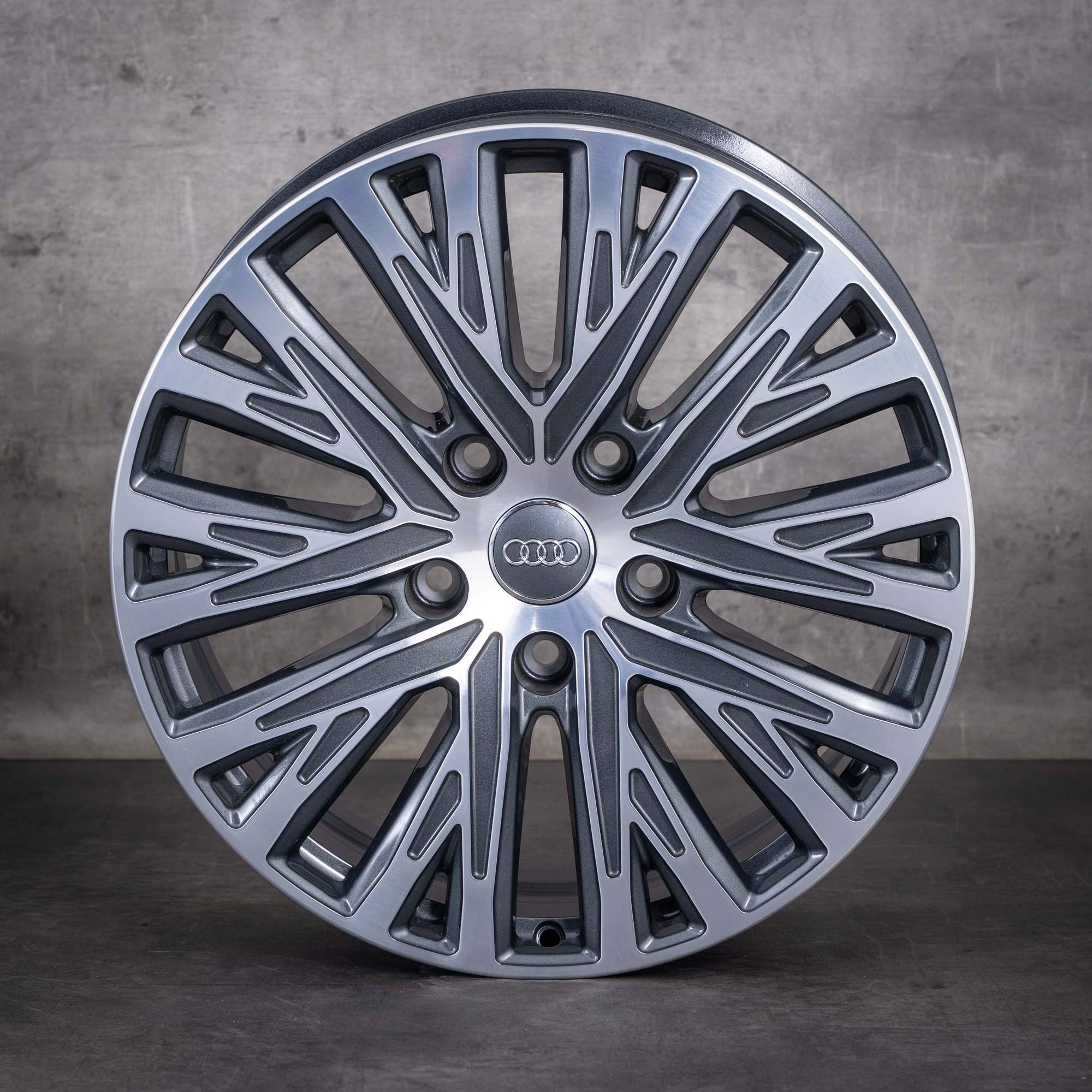 Audi-fälgar Pax A8 4H pansrade 245 R490 ET62 4N6601023 pansarfordon skottsäkra