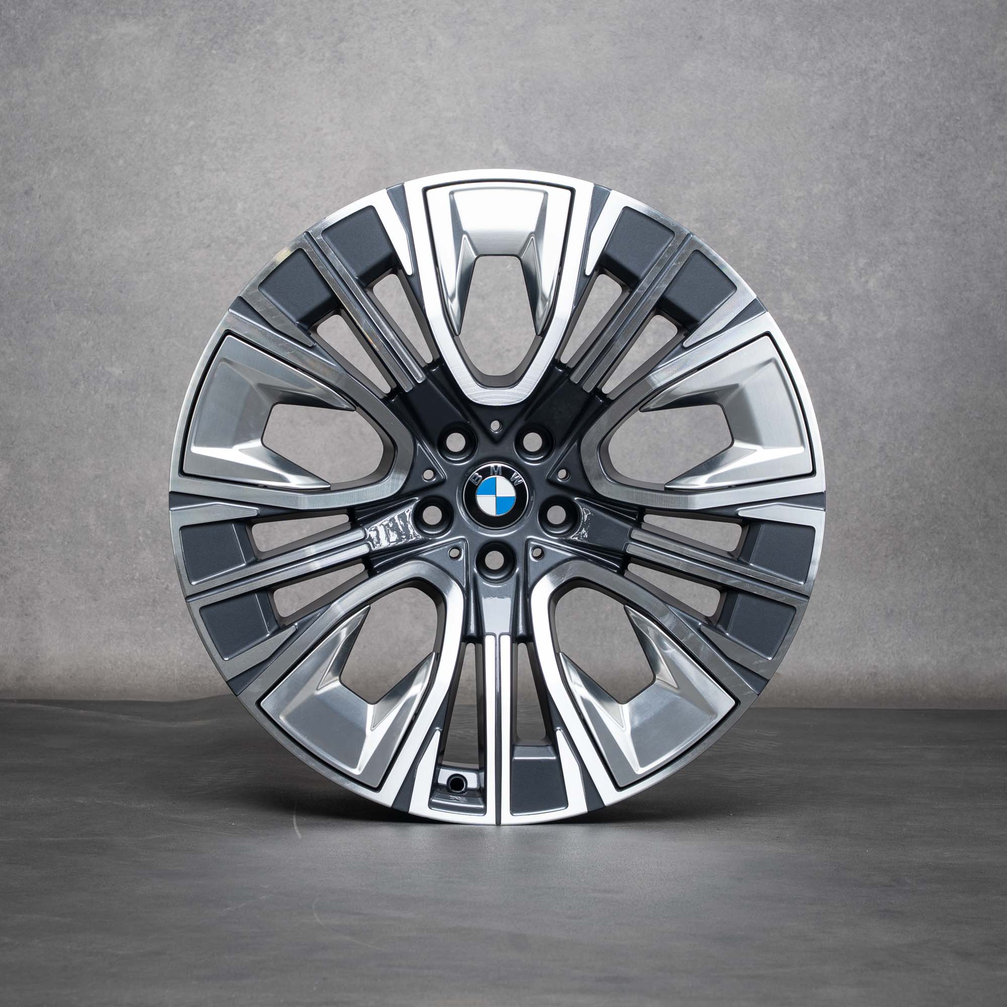 Oryginalne felgi BMW serii 7 i7 X3 21 cali G70 G45 5A19DE6 5A19DE7 Styling 910i gunmetal szary Polerowane