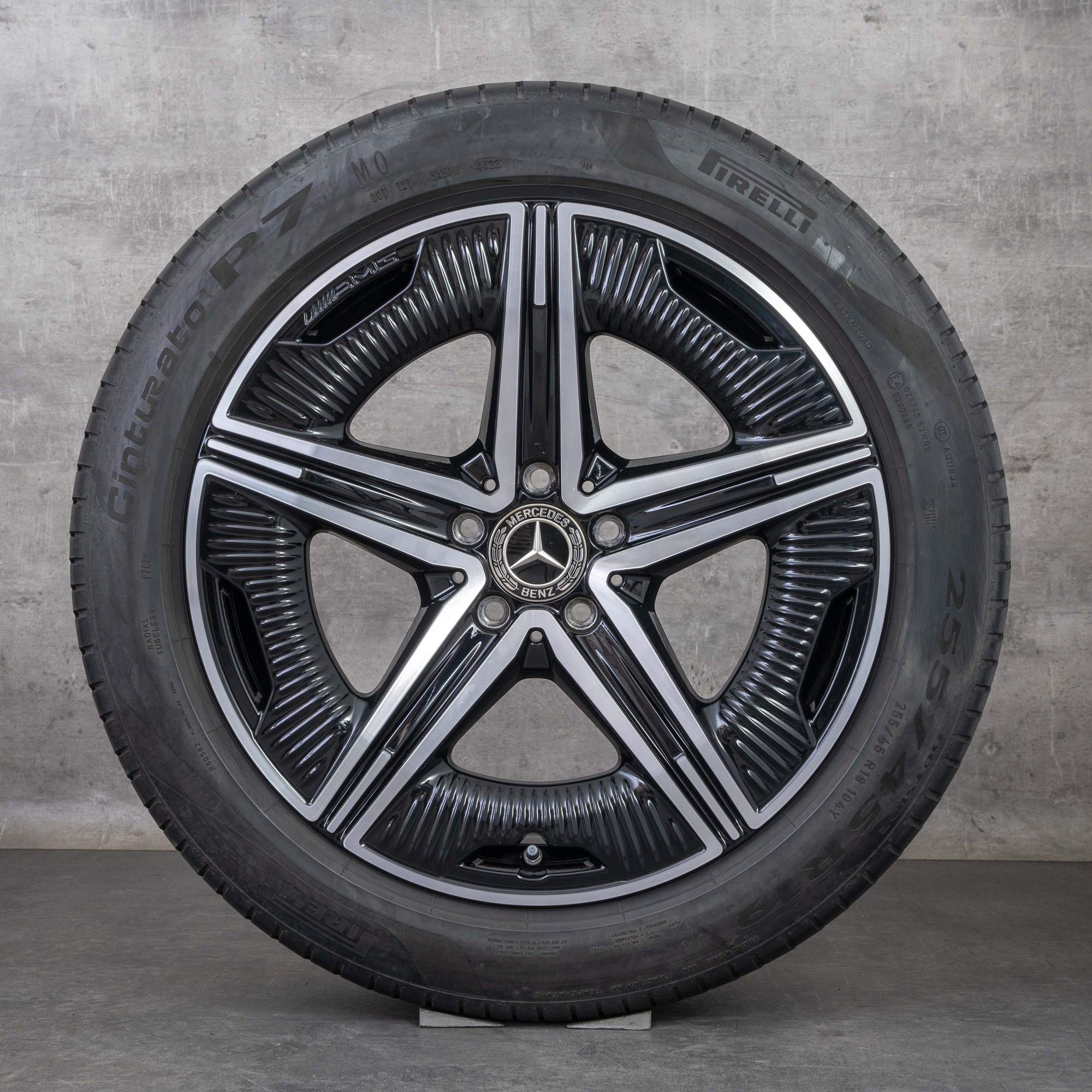 Oryginalne felgi Mercedes-Benz EQE AMG 19 cali V295 – opony letnie A2954012200 czarne z efektem diamond cut