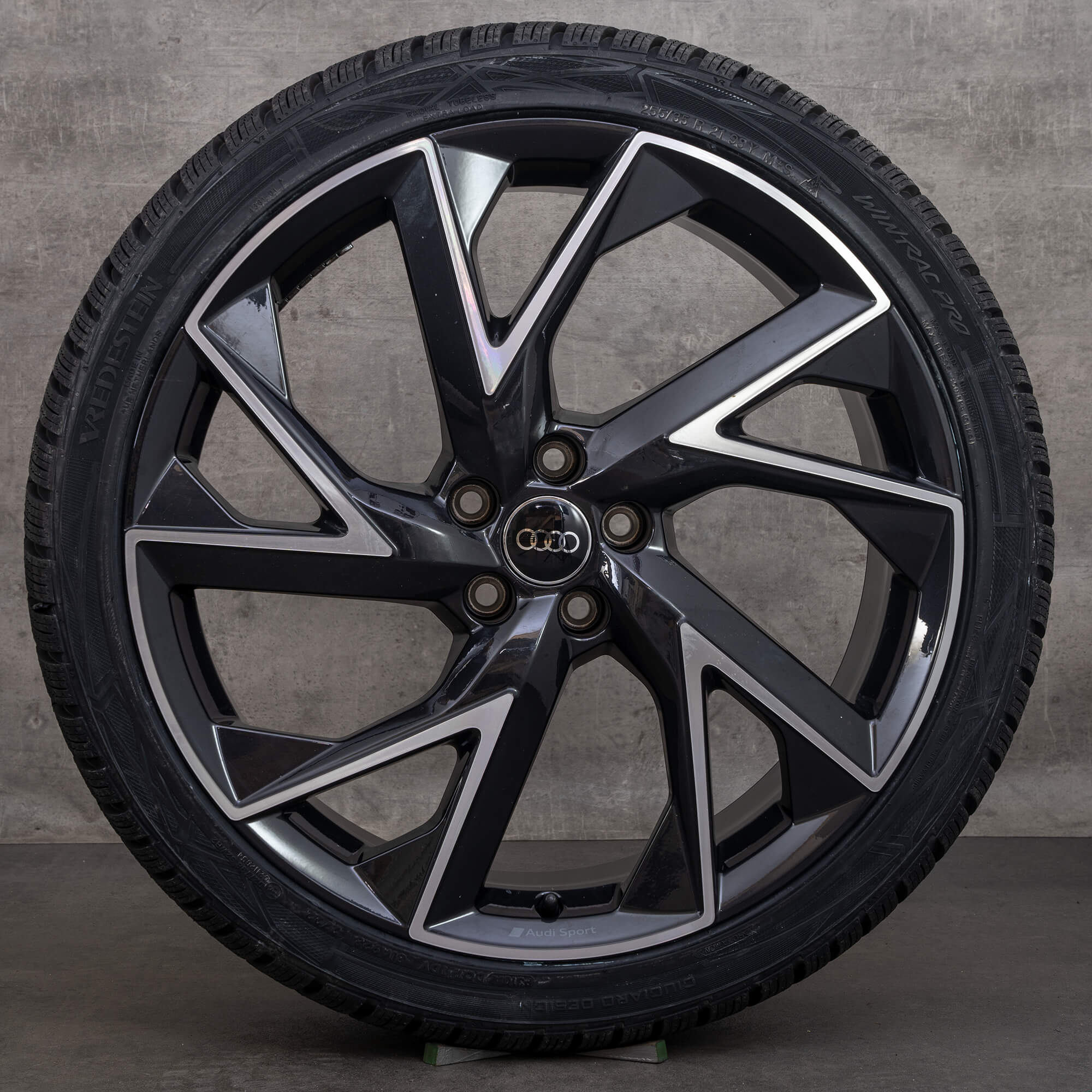 Audi 21 Zoll Felgen RSQ3 F3 Winterreifen Winterräder 83A601025AE