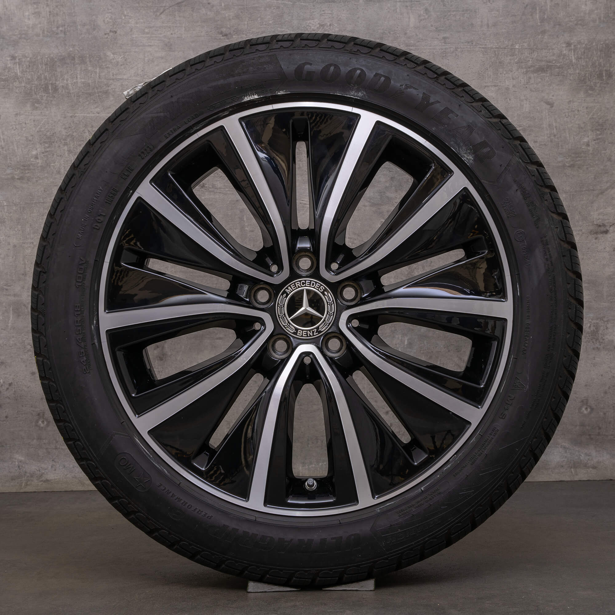 Oryginalne koła zimowe Mercedes Benz CLS 18 cali felgi C257 A2574010700 czarne polerowane toczone