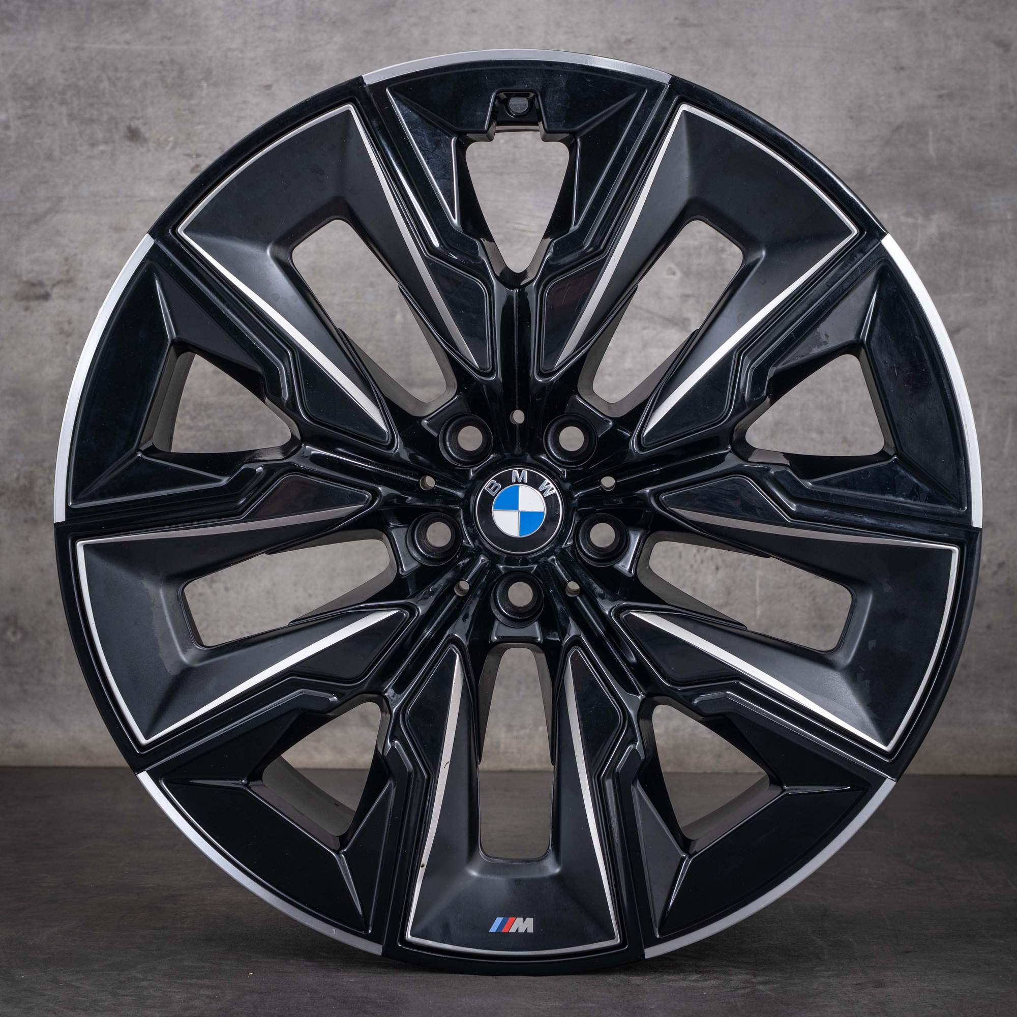 Oryginalne felgi BMW serii 7 i7 X3 21 cali G70 G45 Styling 909 M 5A19DF4 5A19DF5 jet black Polerowane