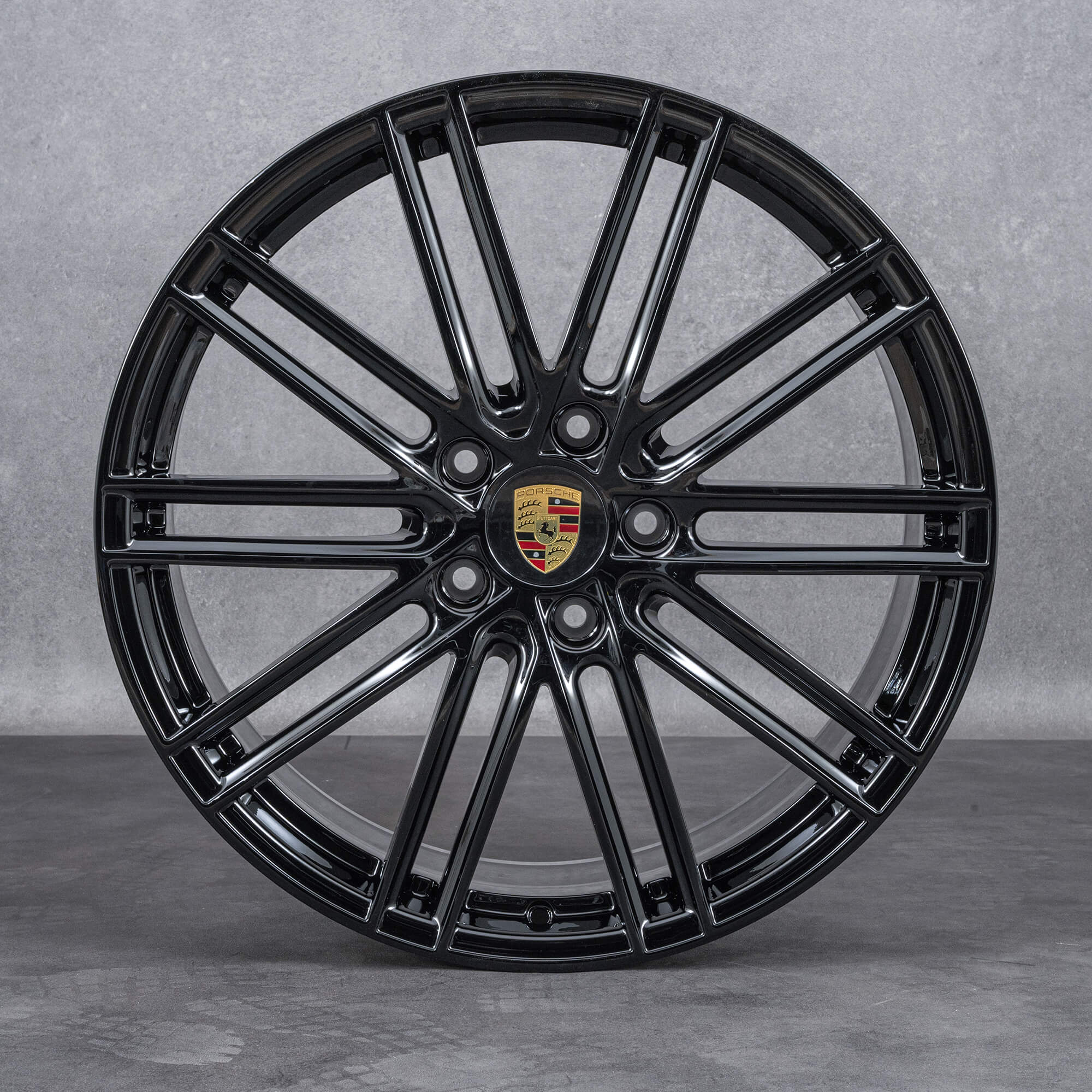 Alkuperäiset Porsche 20-tuumaiset 991 II Facelift Turbo IV -vanteet mustat kiiltävät.