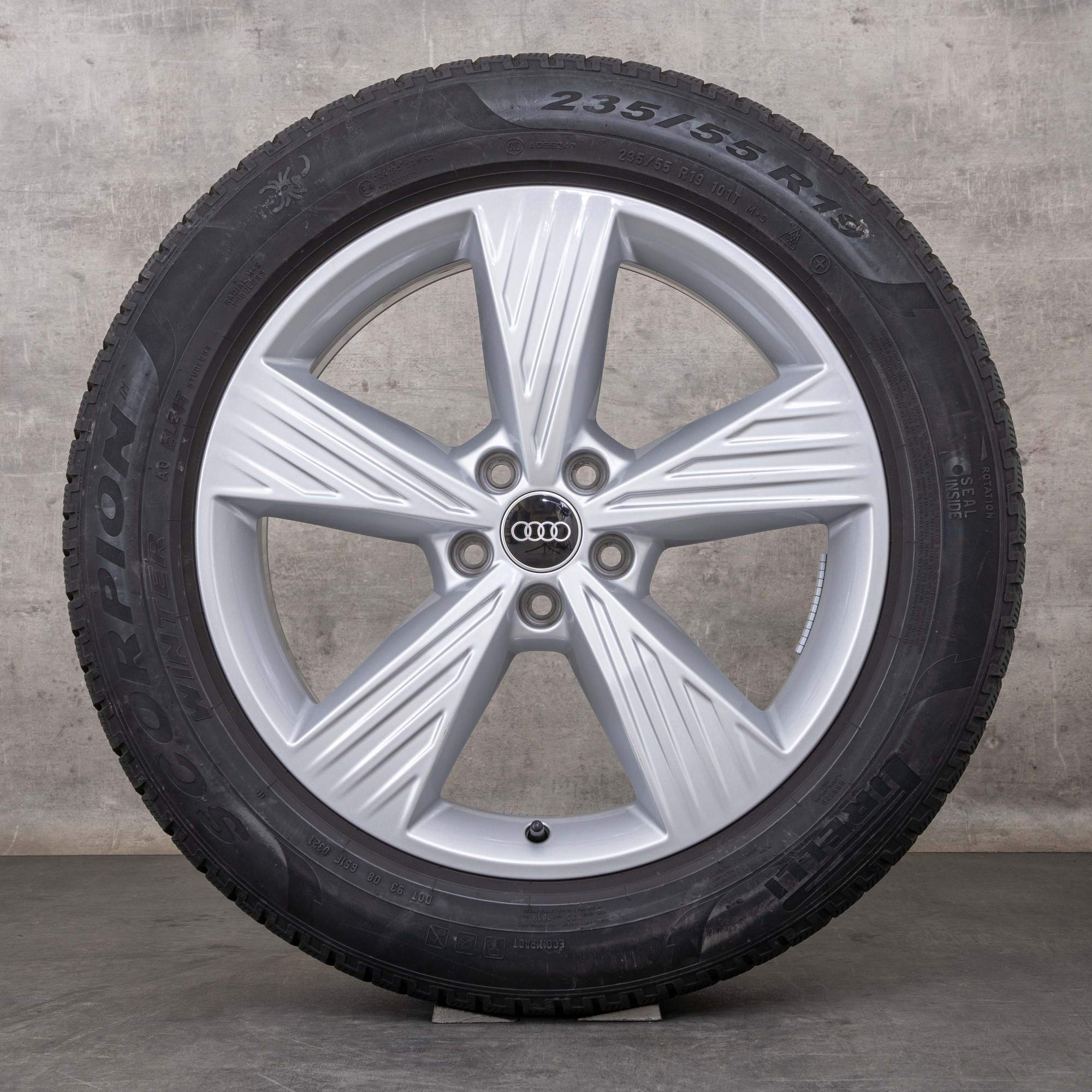 Alkuperäiset Audi Q4 e-tron talvirenkaat 19 tuuman FZ Sportback vanteet 89A601025B hopea