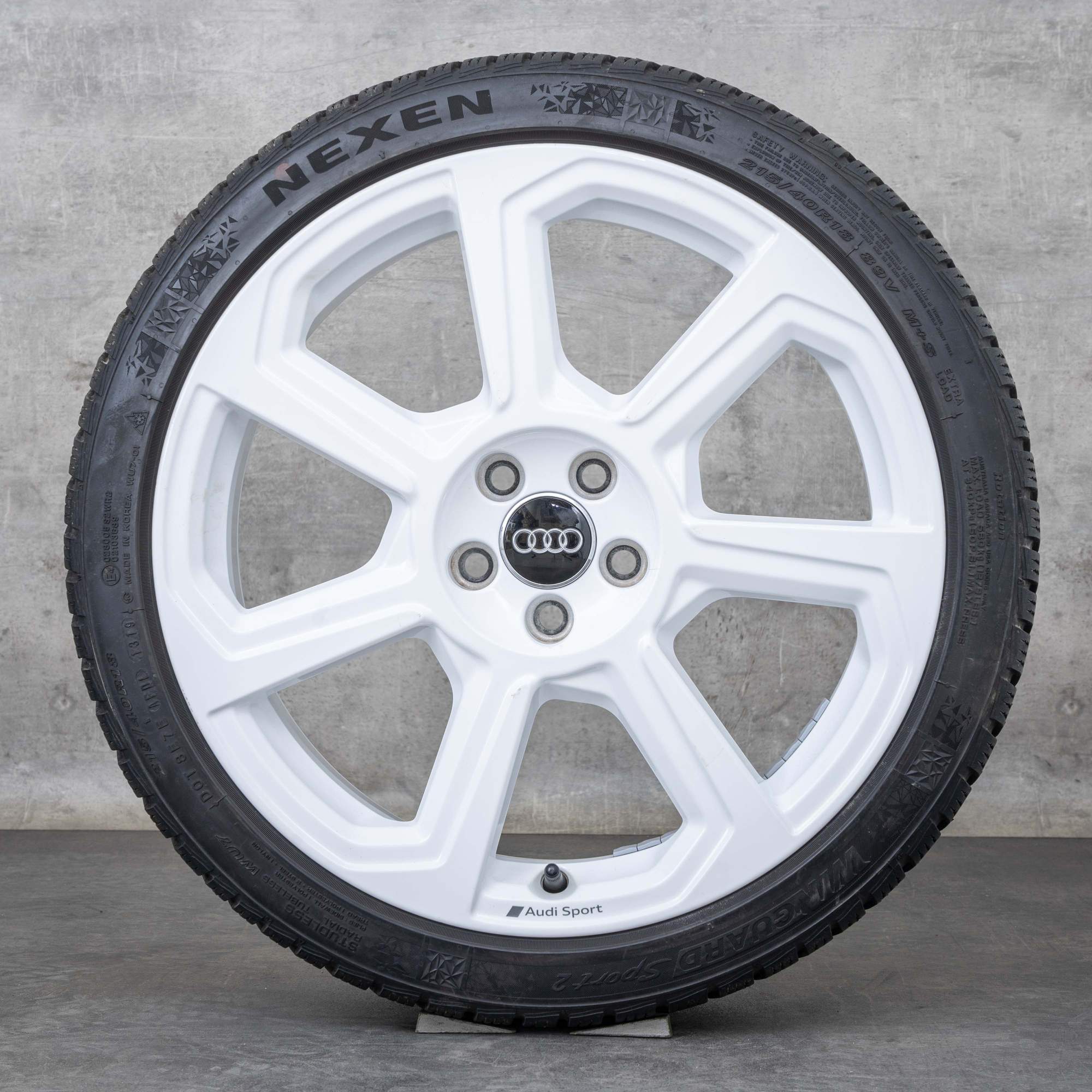 Oryginalne koła zimowe Audi A1 18 cali felgi GB 82A601025AB Rotor biały błyszczący