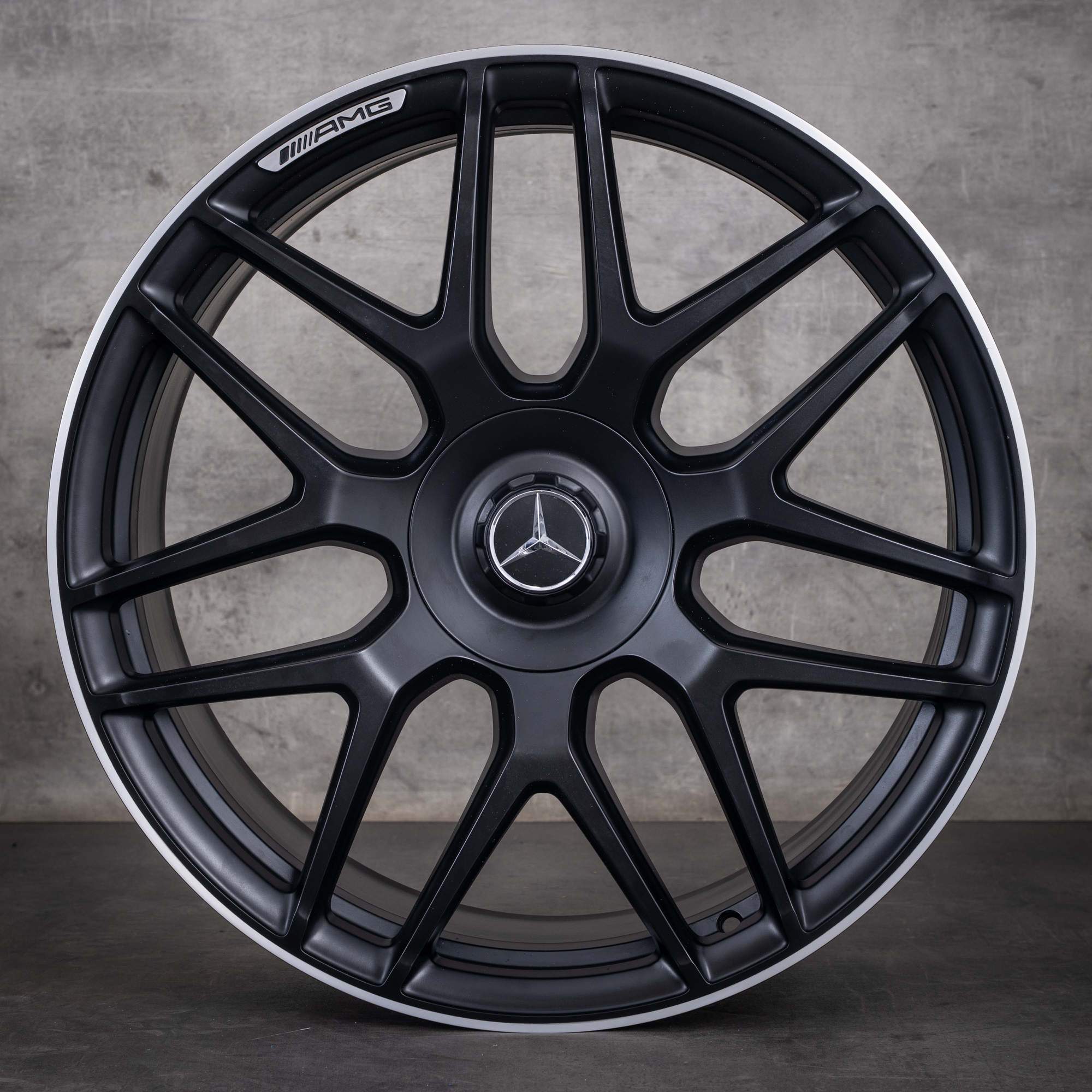 Originalfälgar till Mercedes-Benz G-Klass G63 AMG 22 tum W465 W463A A4634012000 matt svart frontpolerad korsspak