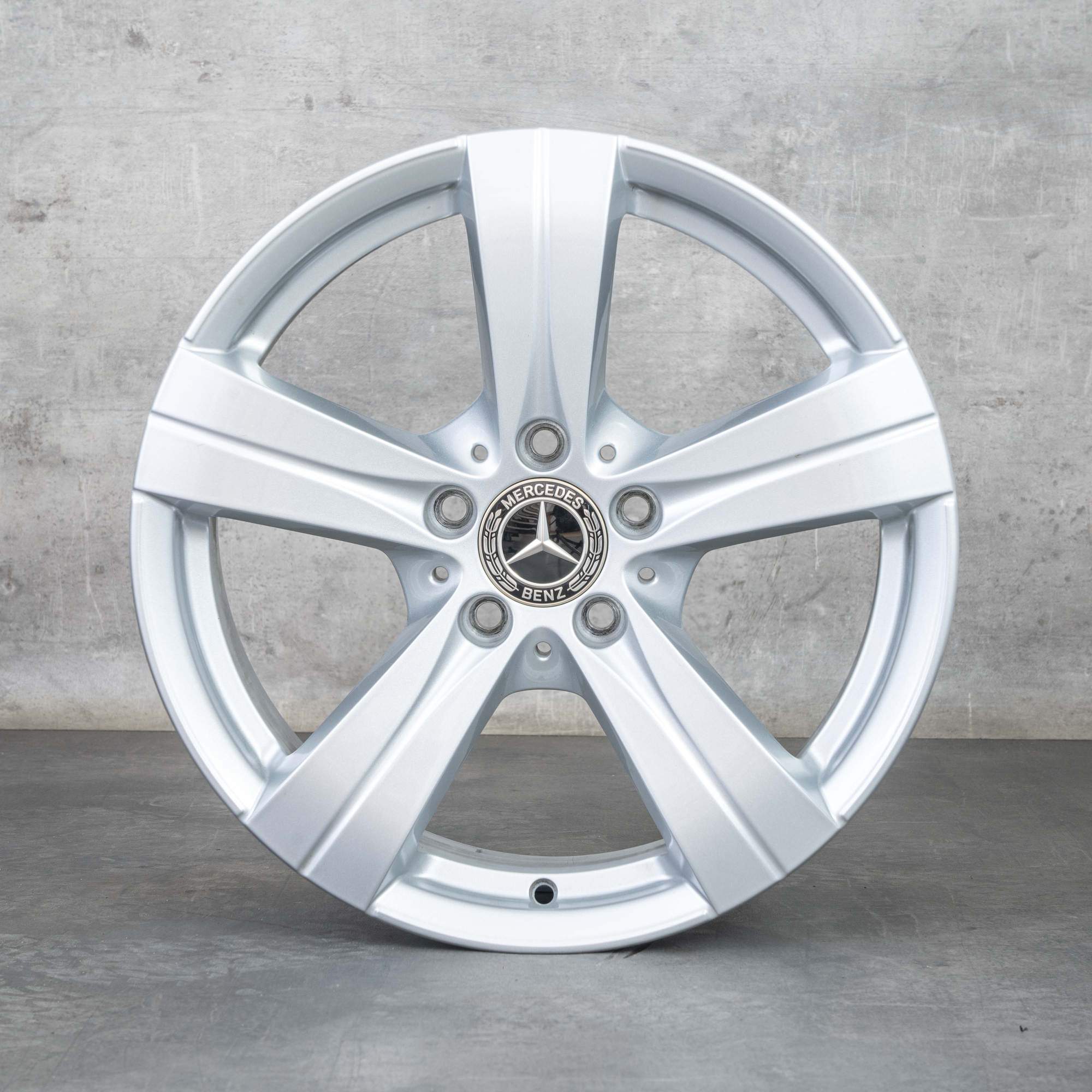 Alkuperäiset Mercedes Benz C-sarjan vanteet 17 tuuman W206 S206 A2064017200 A2064014500 hopea kiiltävä
