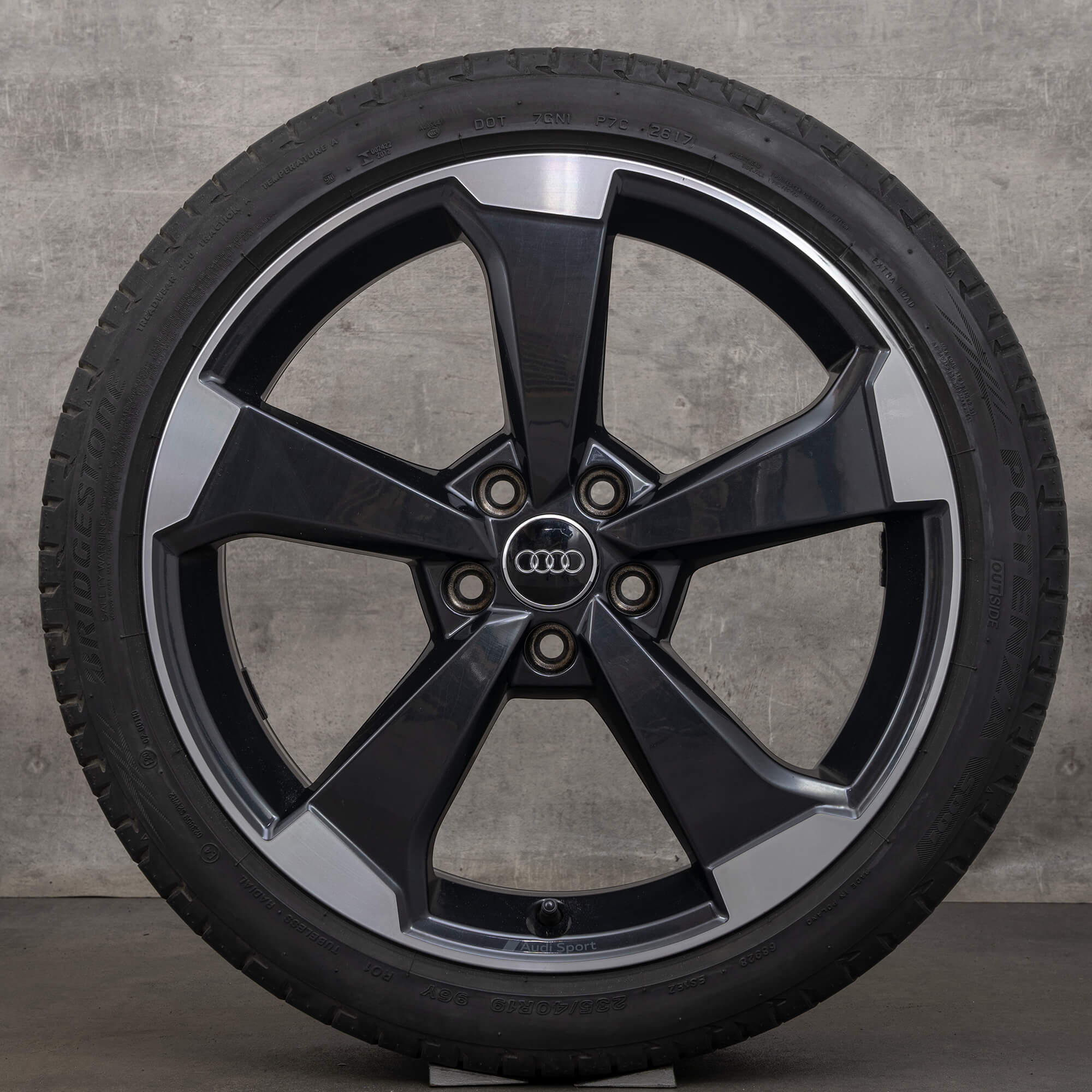 Letní pneumatiky Audi Q2 SQ2 letni alu kola 19 palcové ráfky Rotor II S line
