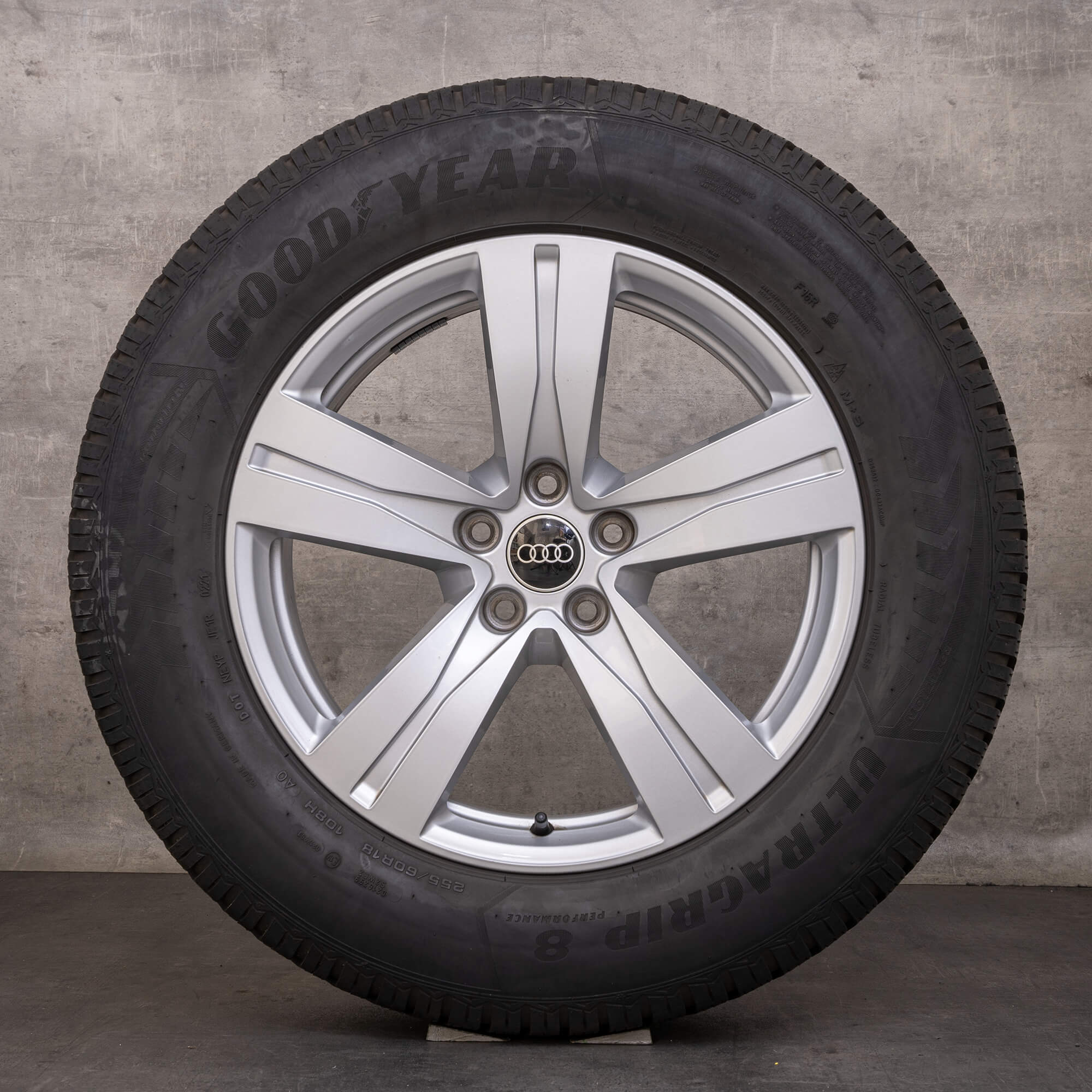 Oryginał Audi Q7 SQ7 koła zimowe 18 cali 4M felgi 4M0601025A srebrne błyszczące