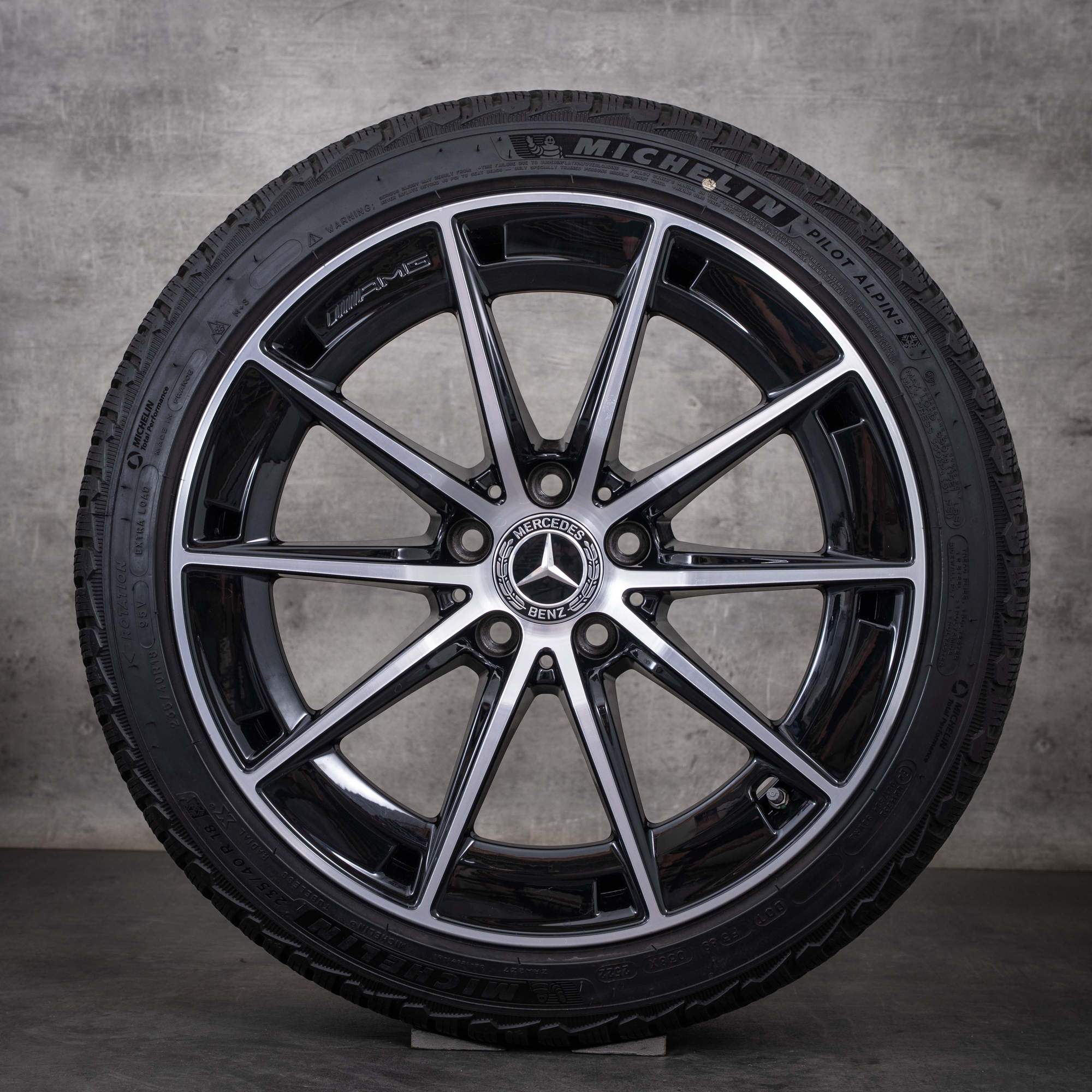 Originální zimní kola Mercedes-Benz Třídy A A35 AMG 4Matic 18 palců W177 V177 disky A1774014300 černé s diamond cutem