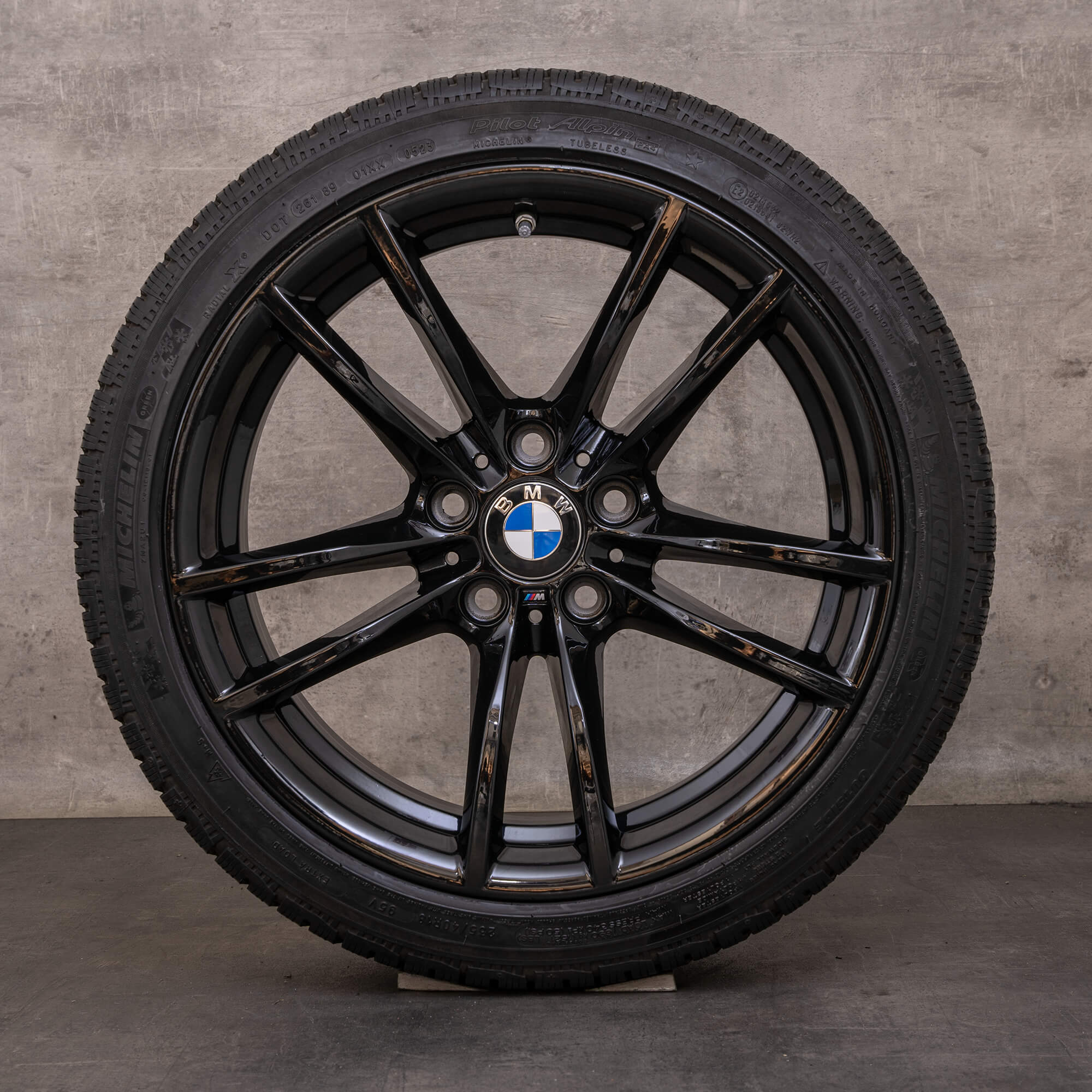 Originais BMW M3 M4 jantes e pneus inverno 18 polegadas F80 F82 F83 estilo 640 M 2284905 2284906 preto brilhante