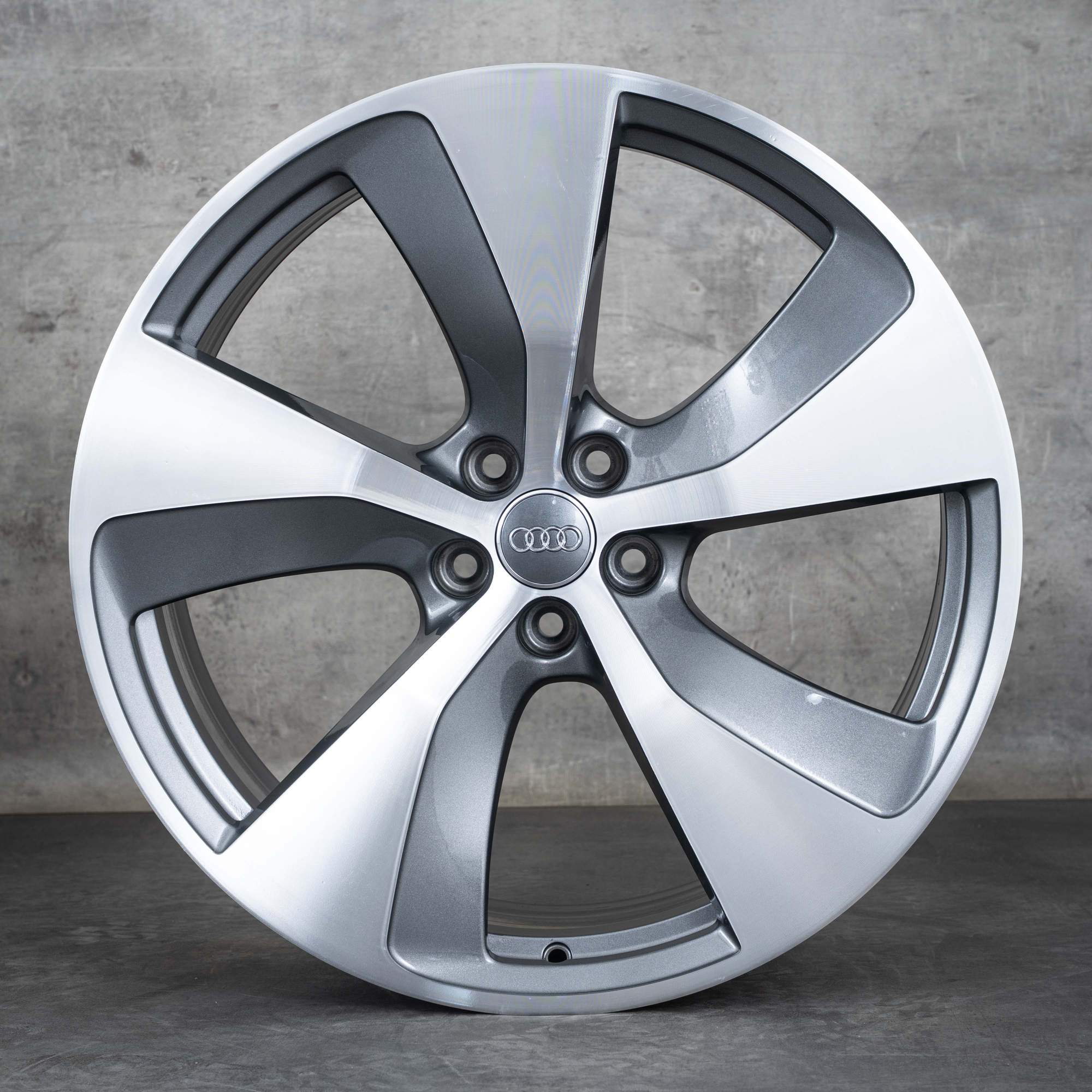 Oryginalne felgi Audi Q7 SQ7 21 cali 4M Turbine Design 4M0601025E polerowane tytanowe