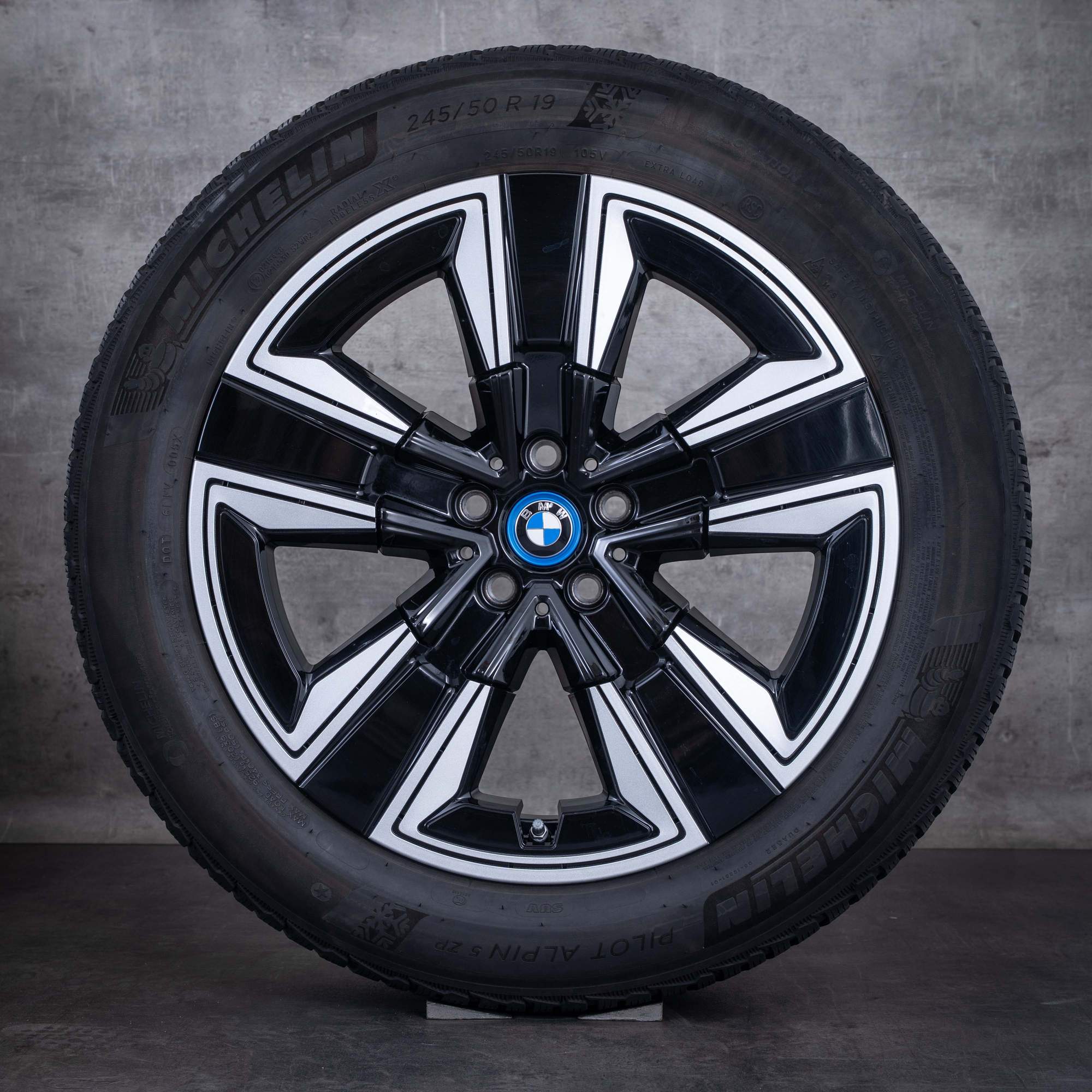 Original BMW iX3 Winterräder 19 Zoll G08 Felgen Styling 842 6895627 jet black uni silber