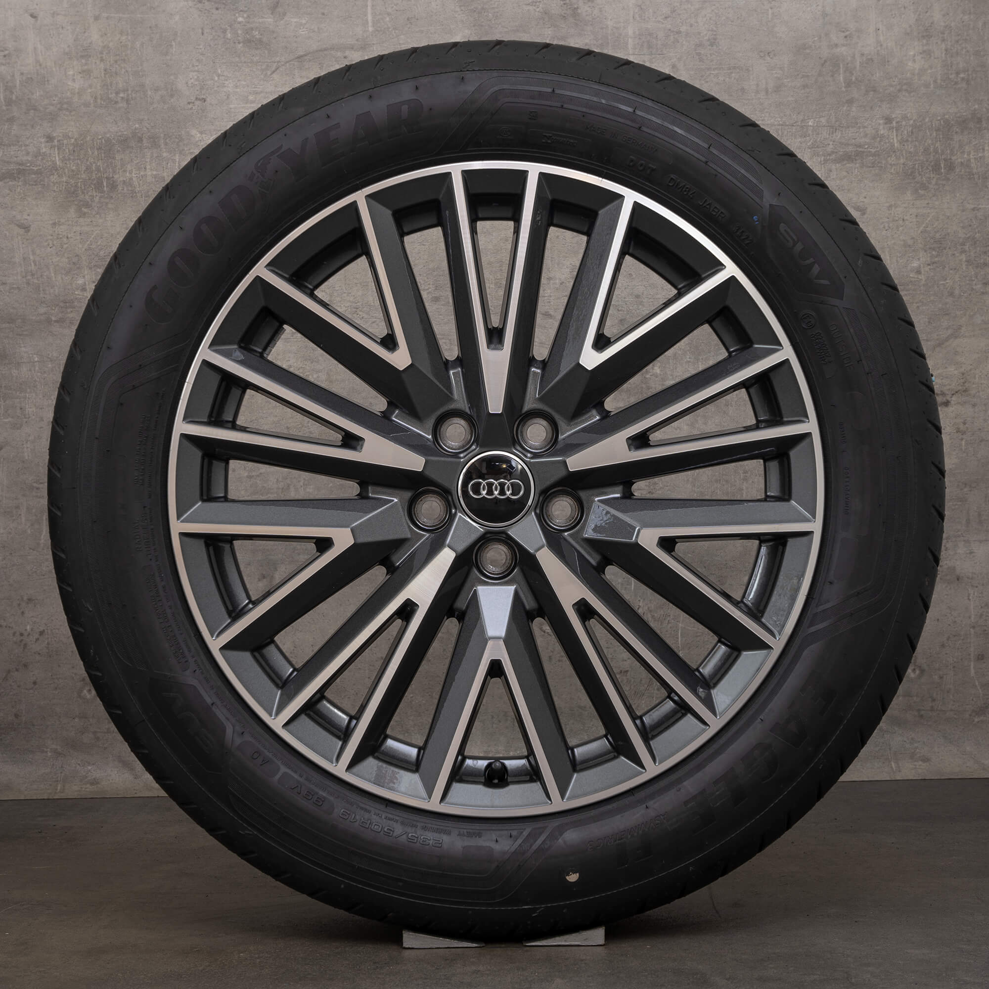 Originele Audi Q3 velgen 19 inch II F3 zomerwielen 83A601025L titanium gepolijst NIEUW