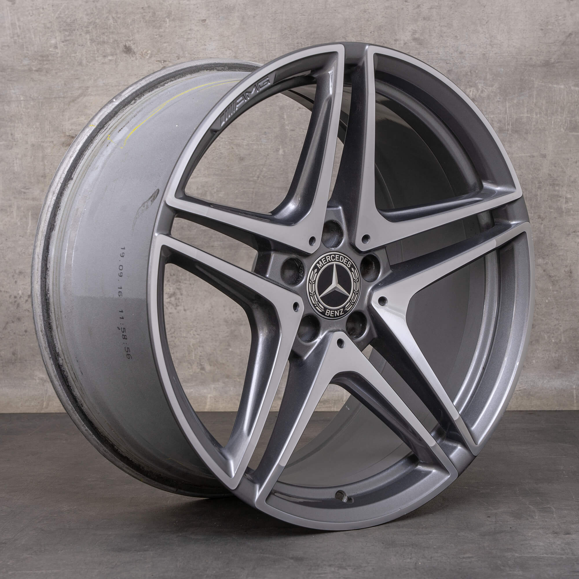 Original Mercedes Benz C-Klasse C63 & S AMG Felg 19 tommer C205 A205 A2054016200 himalayagrå blankpusset