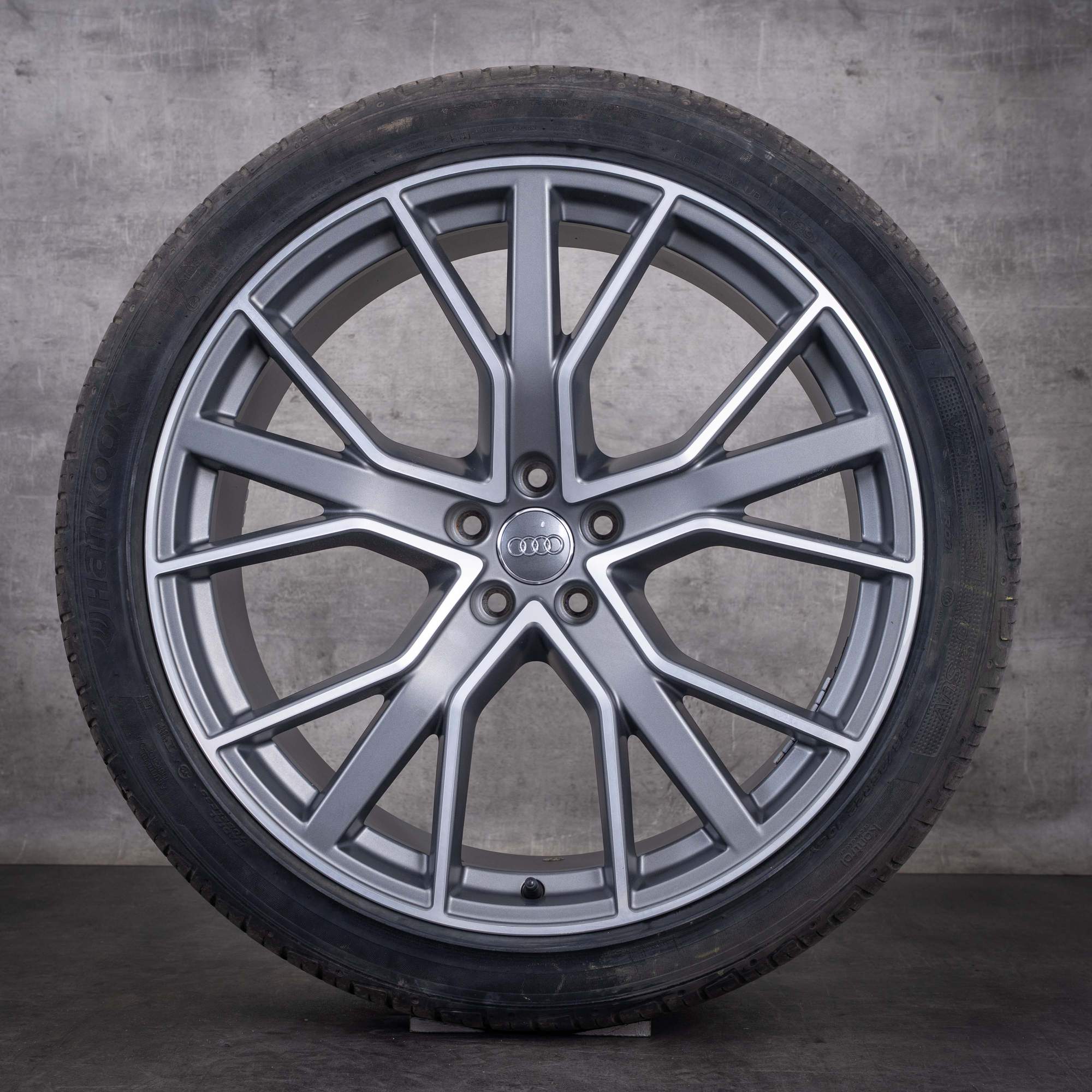 Oryginalne felgi Audi Q7 SQ7 22 cale 4M – opony letnie 4M0601025AG tytan matowy z efektem diamond cut