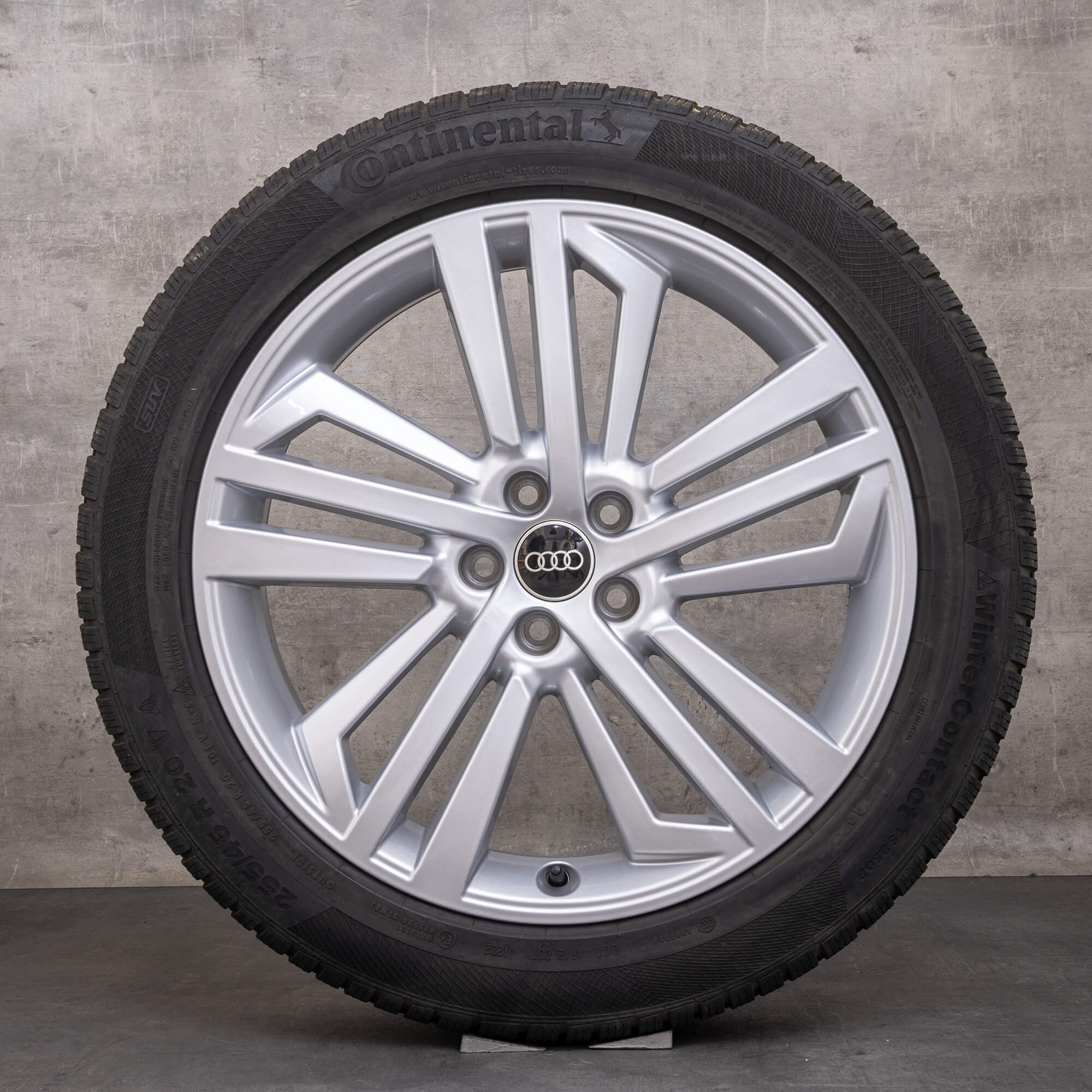 Alkuperäiset Audi Q5 SQ5 talvirenkaat 20 tuuman FY vanteet 80A601025L DOT 22 hopea