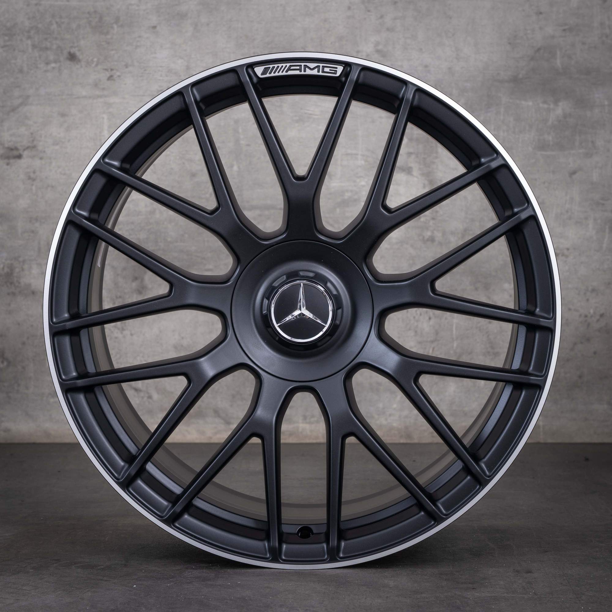 Oryginalne koła zimowe do Mercedes-Benz Klasy C C63 & S AMG 19 cali W205 S205 Felgi A2054011700 A2054011800 czarne matowe z efektem diamond cut