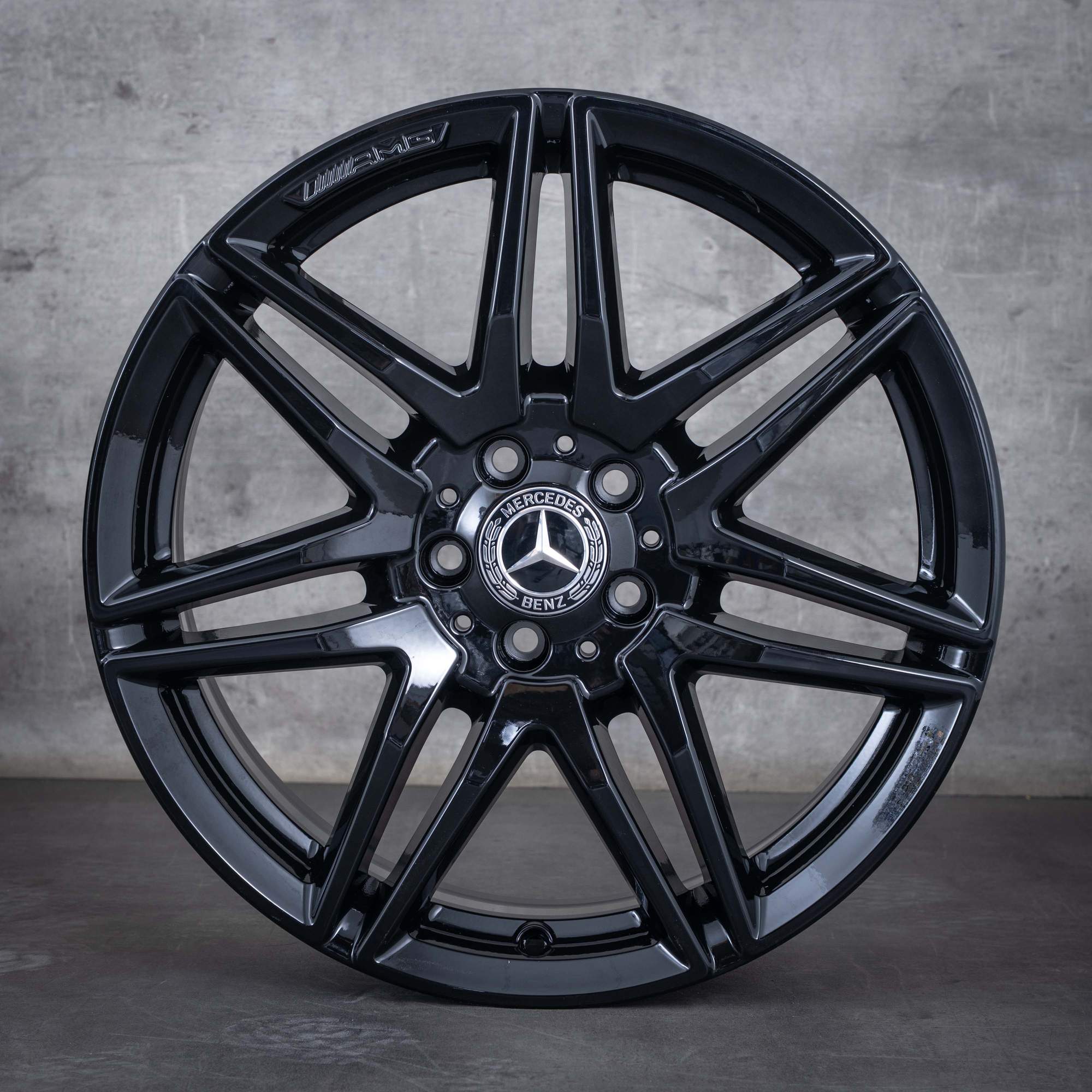 Alkuperäiset Mercedes Benz V-sarja AMG vanteet 19 tuuman W447 A4474015100 musta kiiltävä
