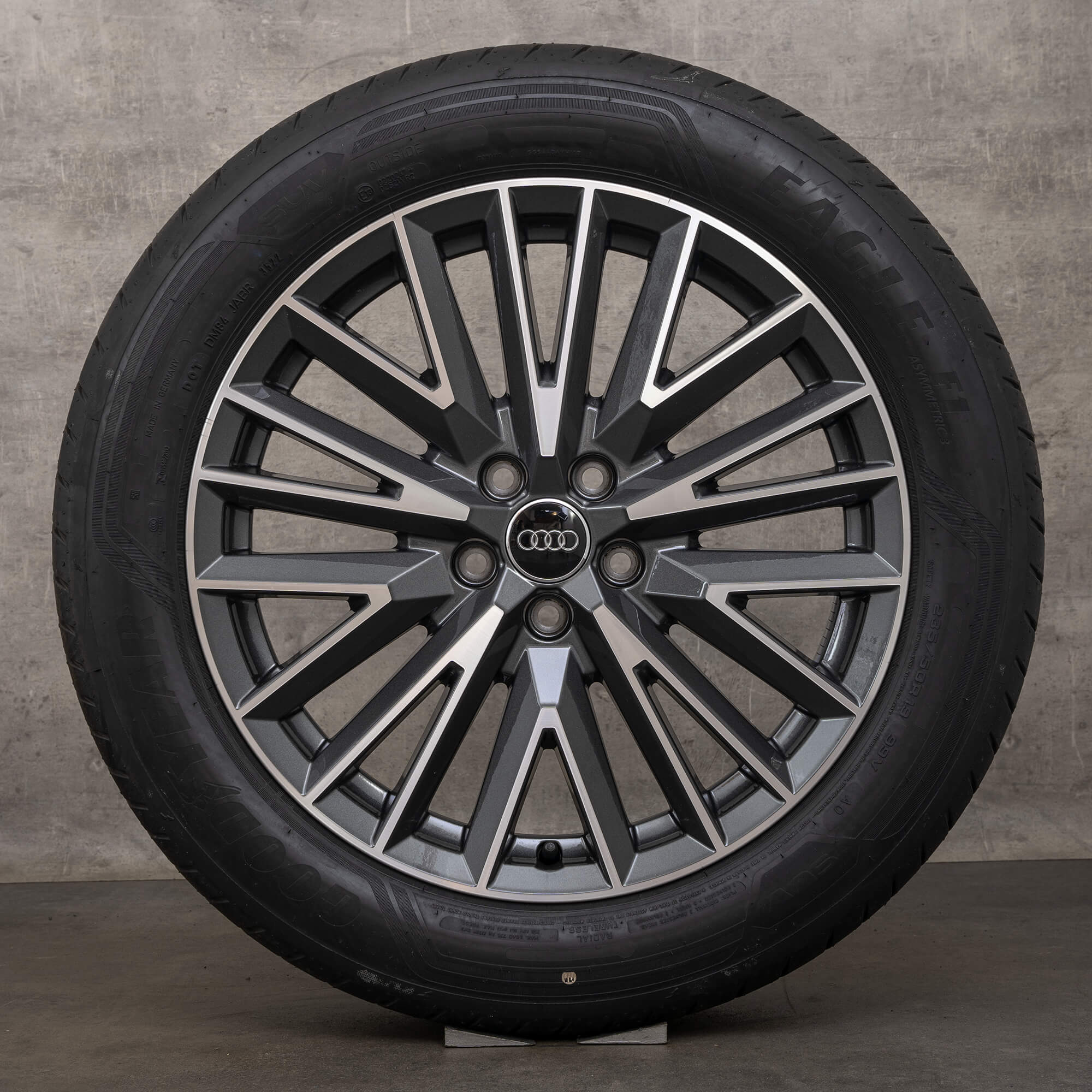 Originele Audi Q3 velgen 19 inch II F3 zomerwielen 83A601025L titanium gepolijst NIEUW