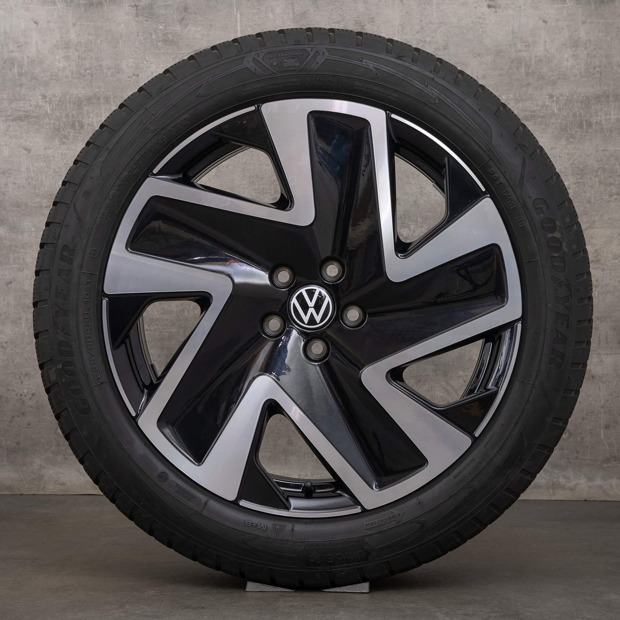 VW ID. Buzz Pro vinterhjul 20-tommers felger vinterdekk Solna aluminiumsfelger