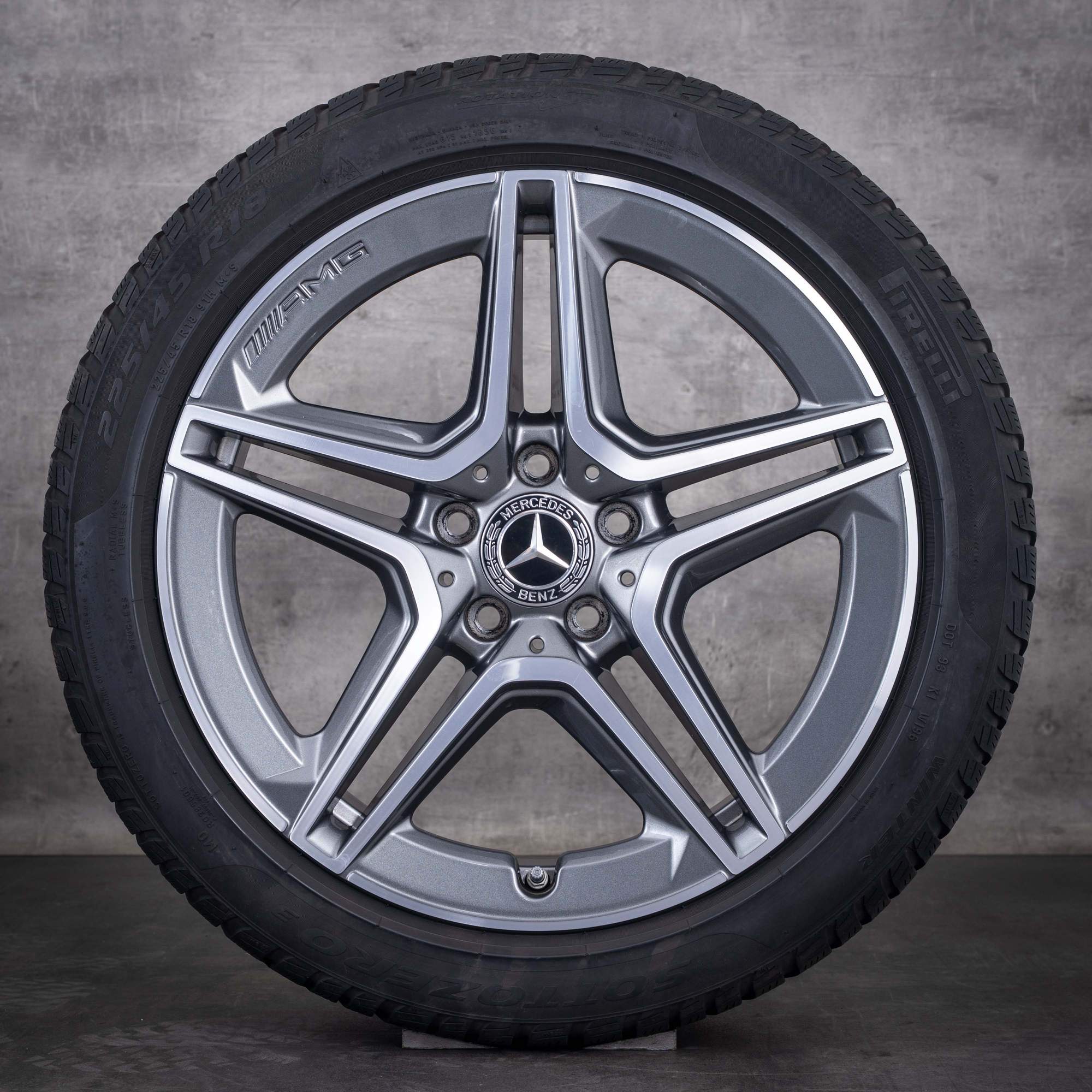 Original Mercedes-Benz A- och B-klass CLA AMG vinterhjul 18 tum W177 V177 W247 X118 C118 fälgar A1774011500 himalaya grey, frontpolerade