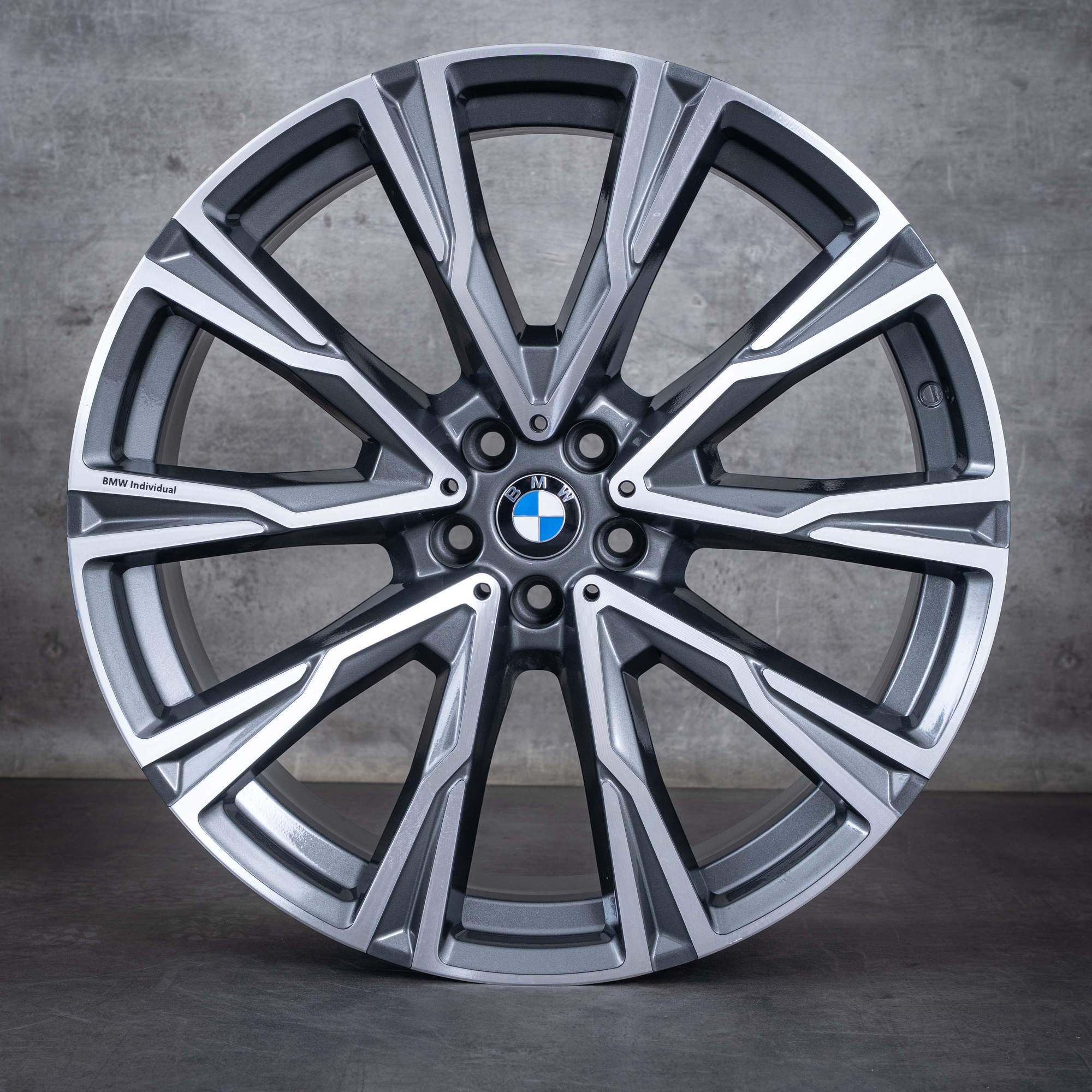 Oryginał BMW X7 felgi 22 cale G07 stylistyka 758 8074222 8090109 orbit szary polerowane toczone