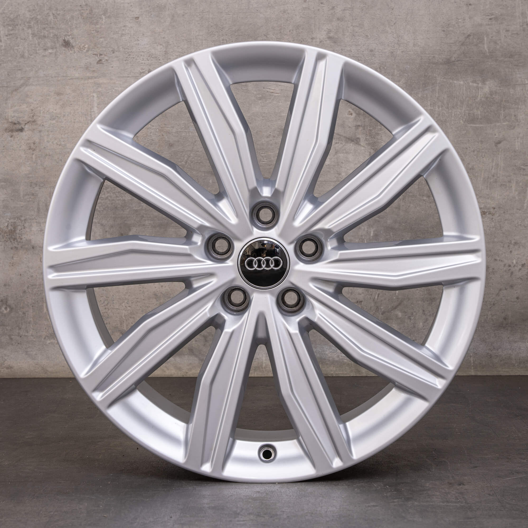 OEM Audi A6 S6 Rims 19 inch 4K C8 4K0601025M Dynamic Design silver glossy