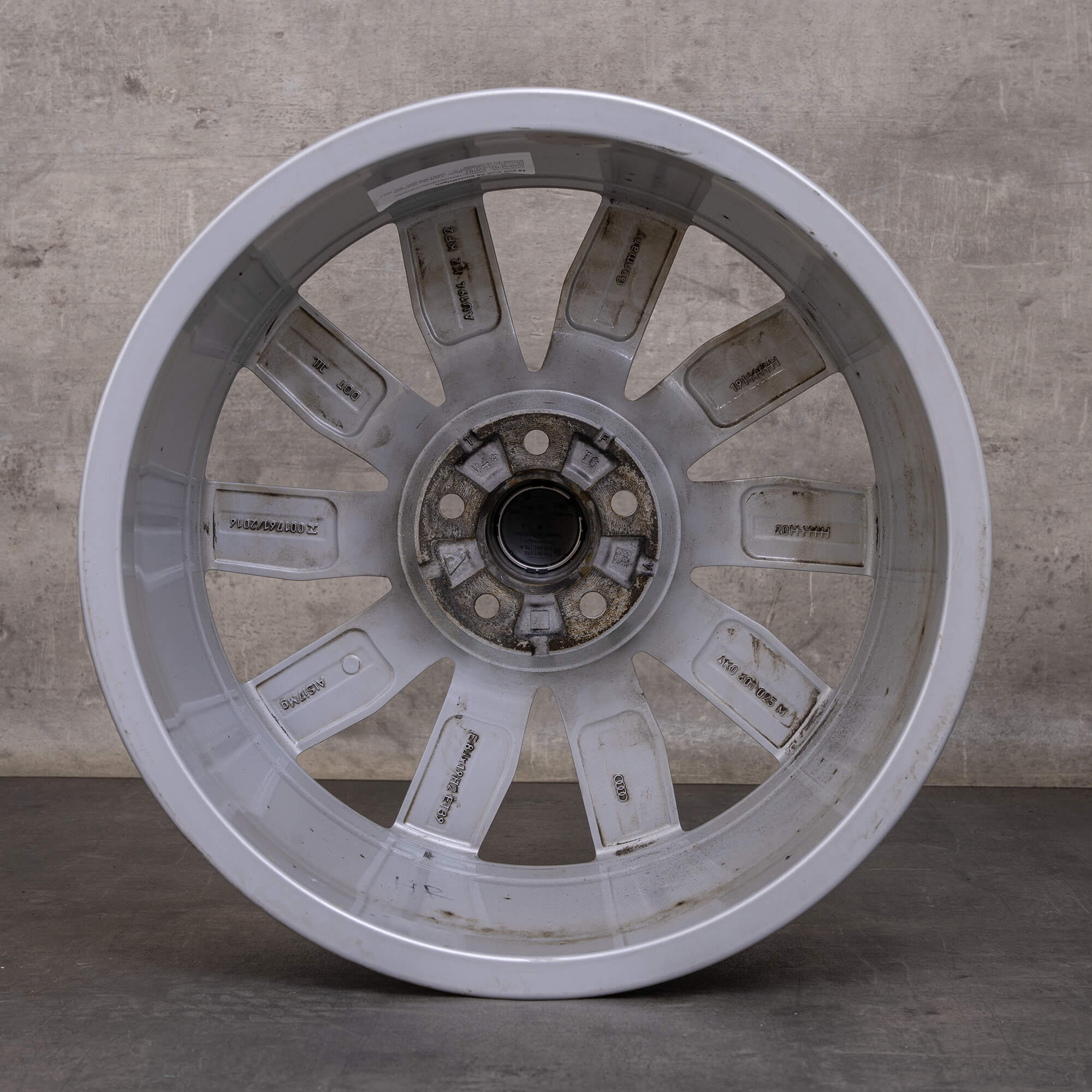 Original Audi A6 S6 Fälg 19 tum 4K C8 4K0601025M silverblank