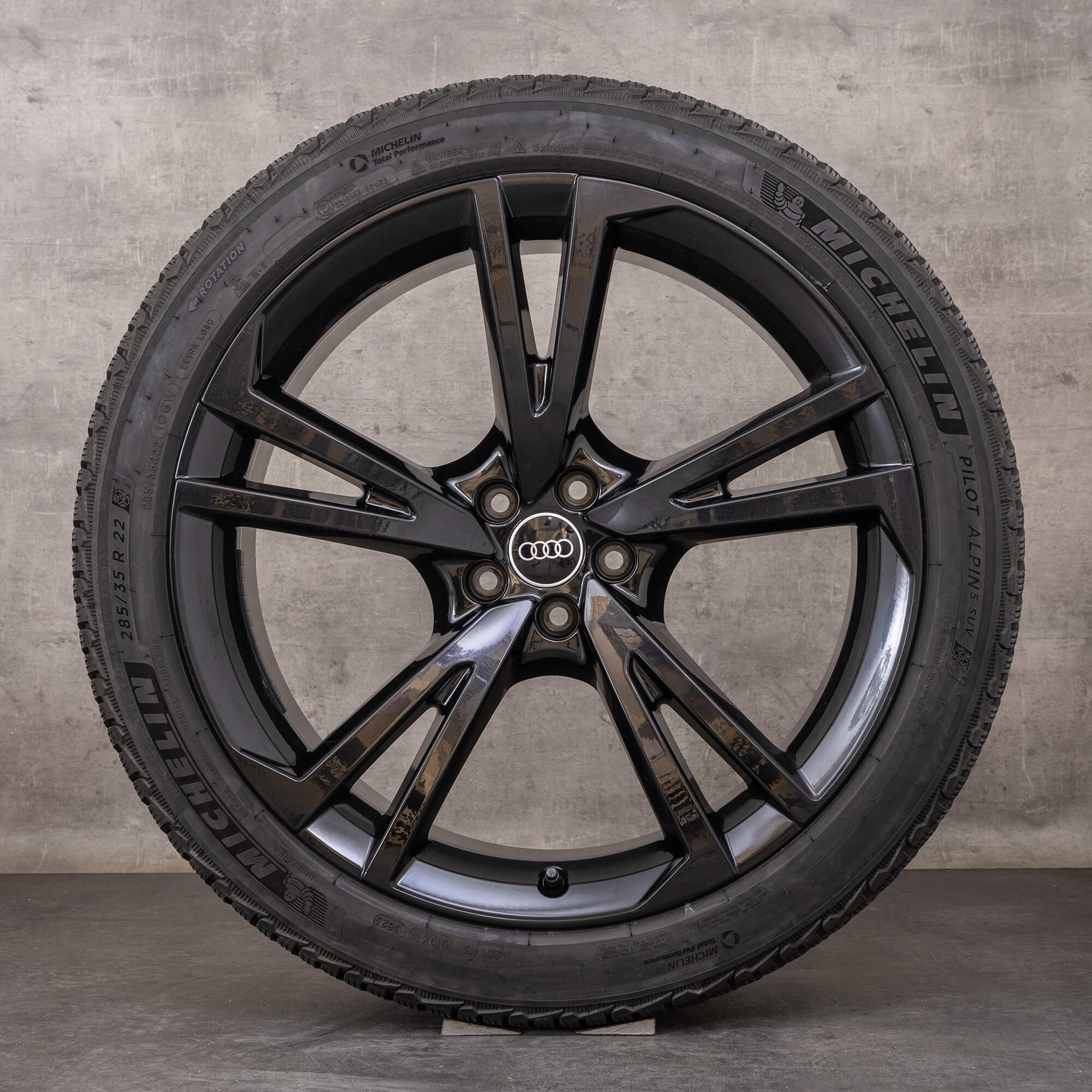 Oryginalne felgi Audi Q7 SQ7 22 cale 4M letnie koła 4M0601025BT Falx Design czarne błyszczące