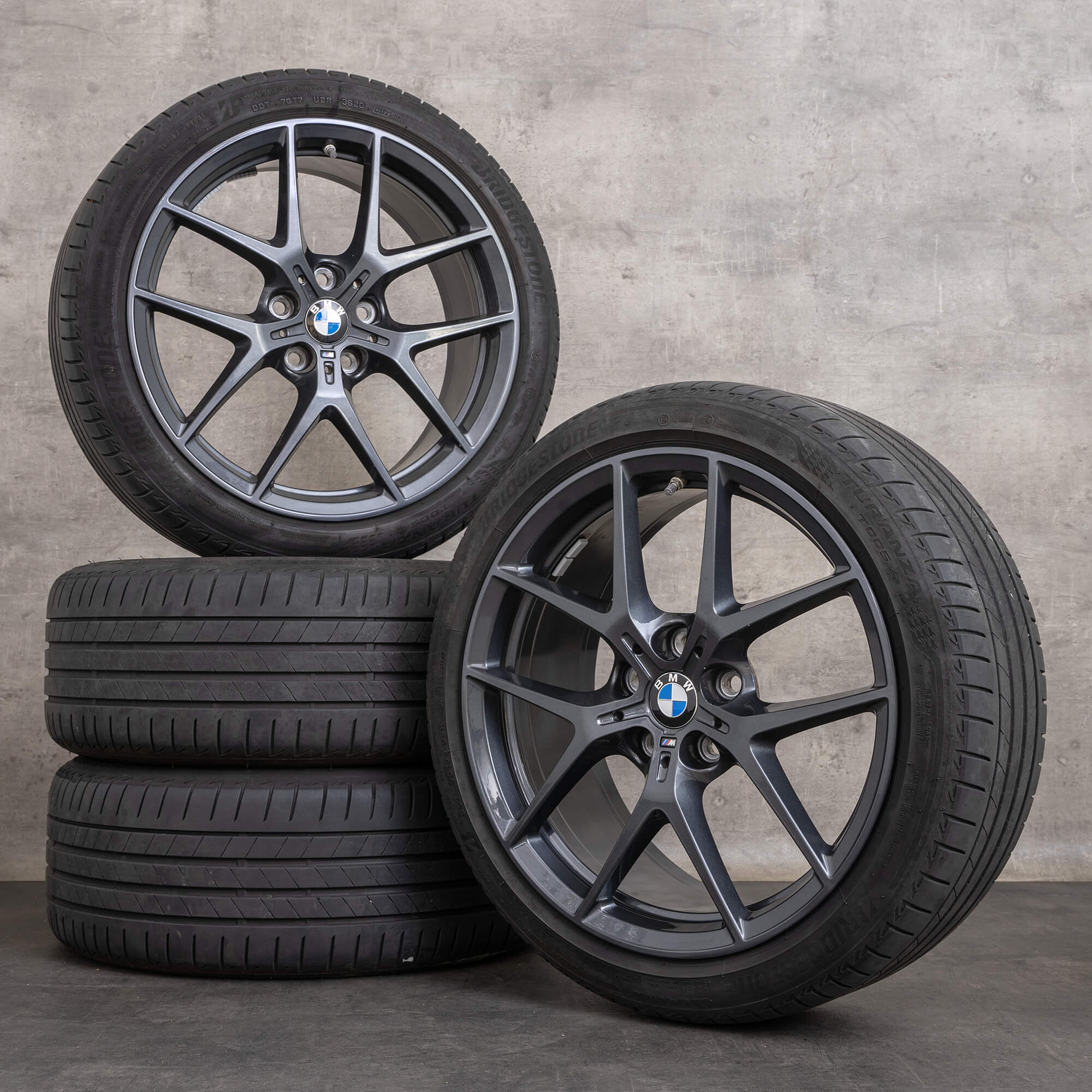 Oryginalne koła zimowe BMW serii 1 i 2 18 cali F40 F44 Gran Coupé felgi stylizowane 554 M 8092353 orbitgrey