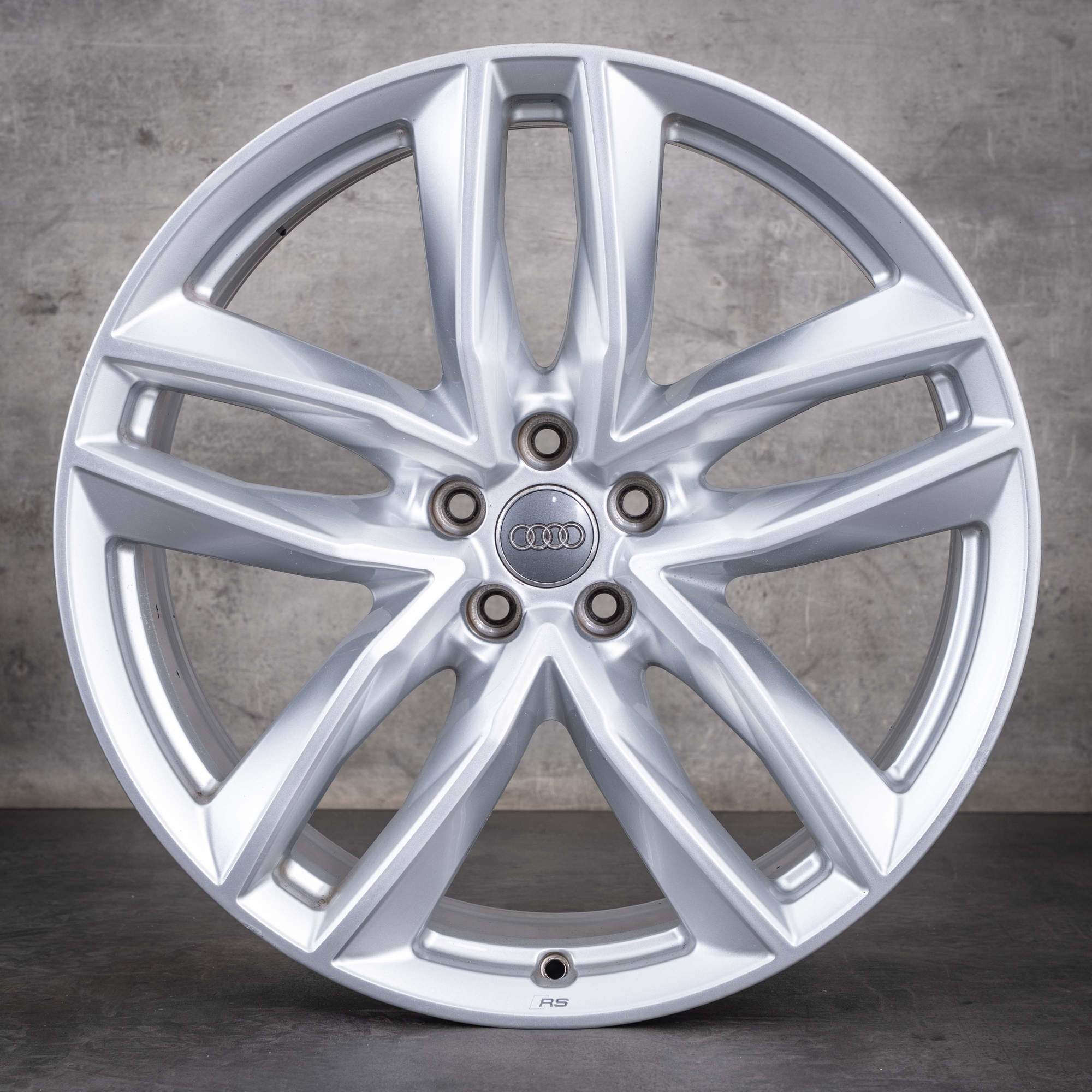 Oryginalne koła zimowe do Audi Q7 SQ7 21 cali felgi 4M 4M0601025S srebrne błyszczące