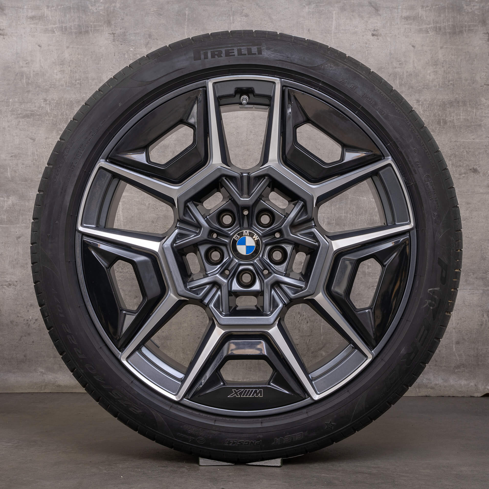 Original BMW XM Winterräder 22 Zoll G09 Felgen Styling 922 M 1543987 1543988 orbit grey front polish