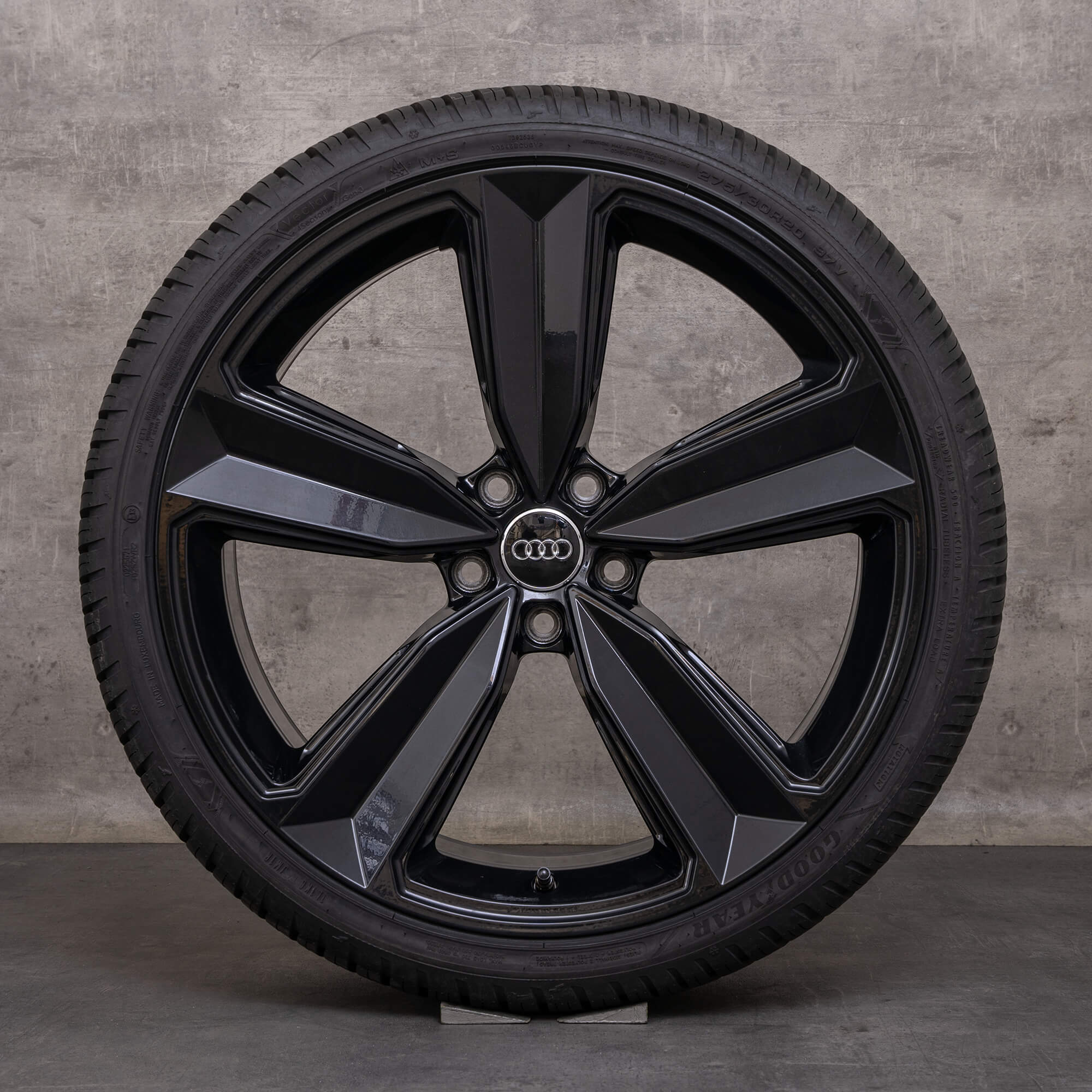 Originale Audi RS4 RS5 fælge 20 tommer B9 8W F5 all-weather dæk 8W0601025CS Peak sort blank