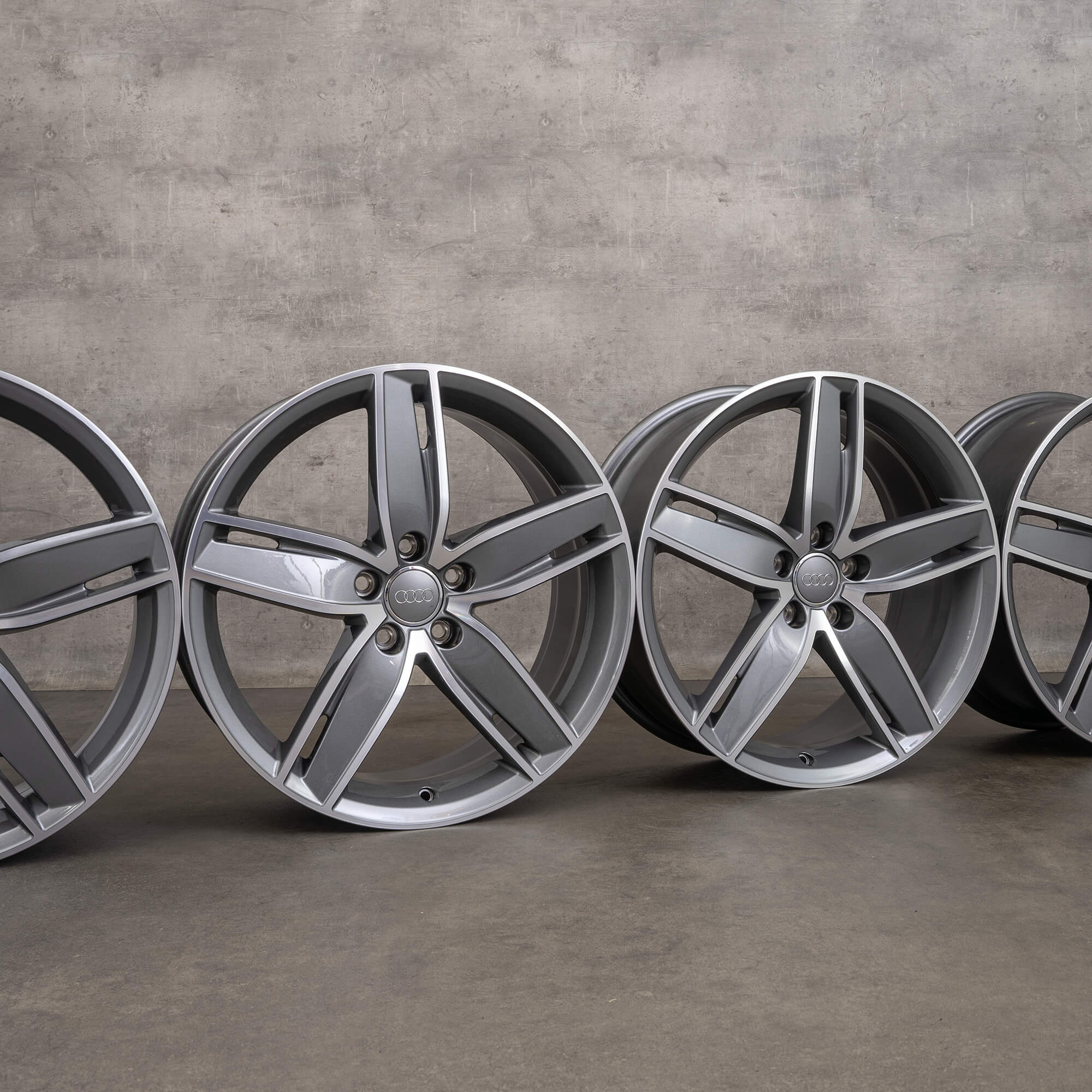 Cerchi Audi A3 S3 RS3 8V 19 pollici 8V0601025AS titanio, torniti a specchio