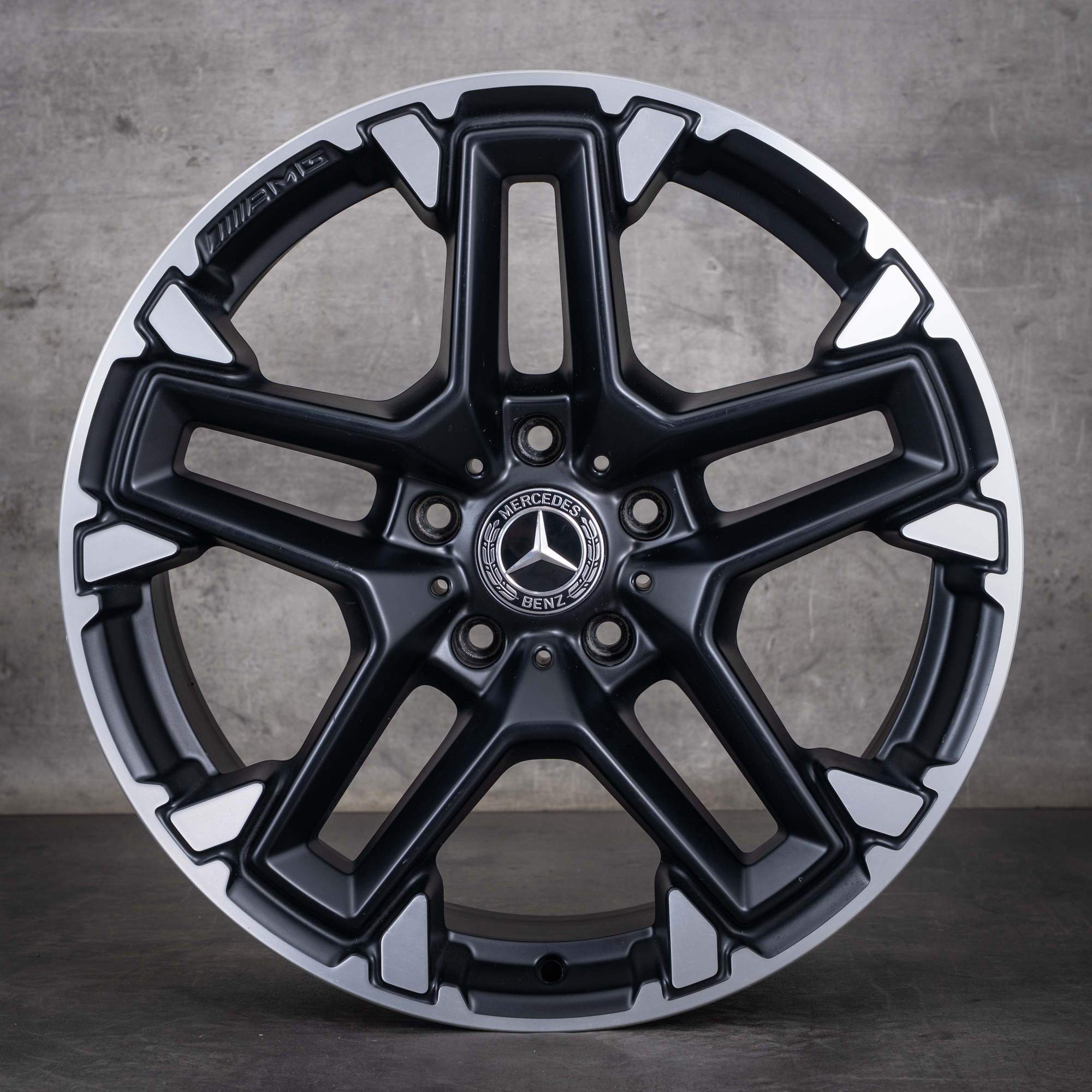 Original Mercedes Benz G-Klasse G63 AMG Felgen 20 Zoll W463 Sommerräder A4634013700 schwarz matt glanzgedreht