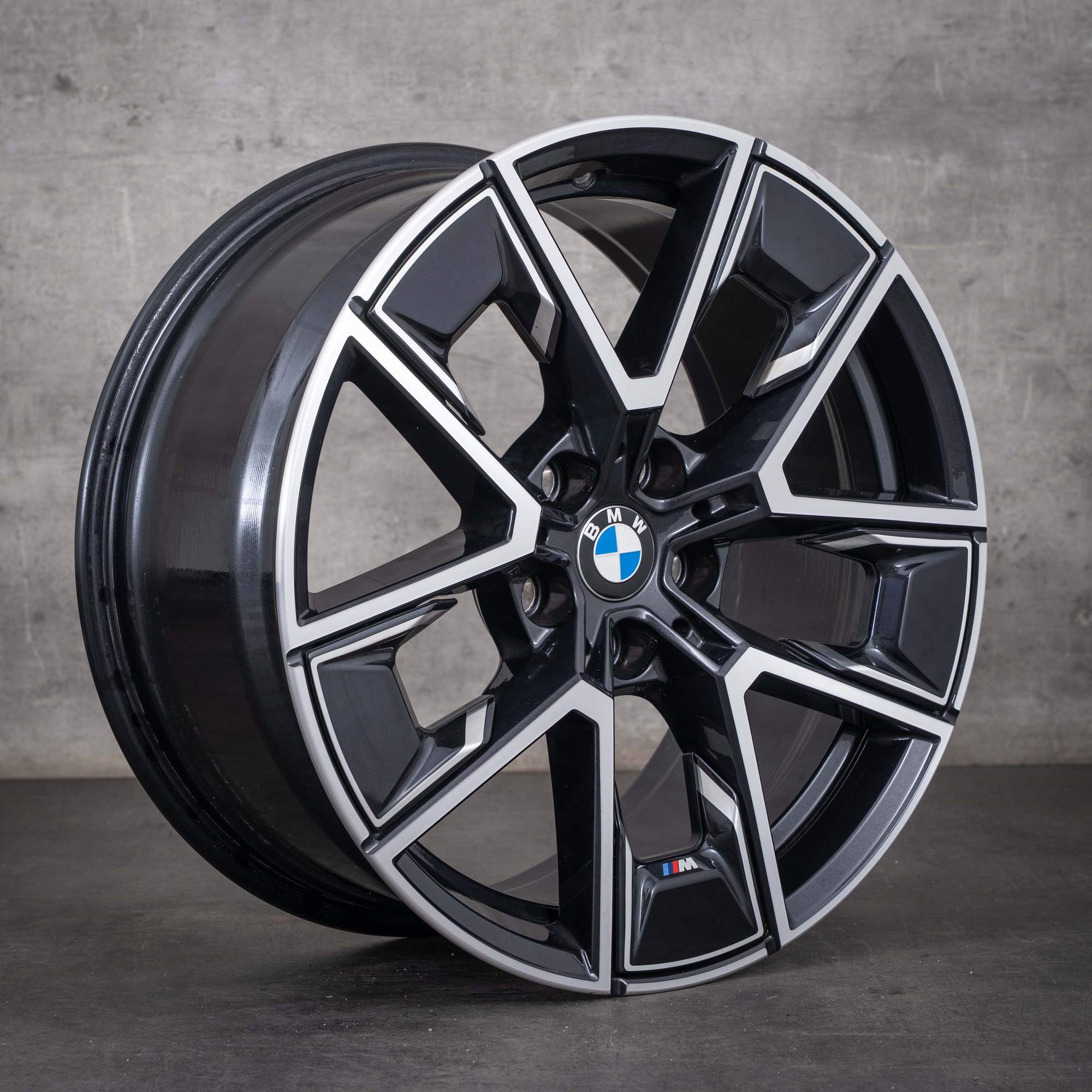Jantă originală BMW Seria 4 i4 de 18 inci, model G26, stil 858 M, 8747286, gri midnight, diamantate