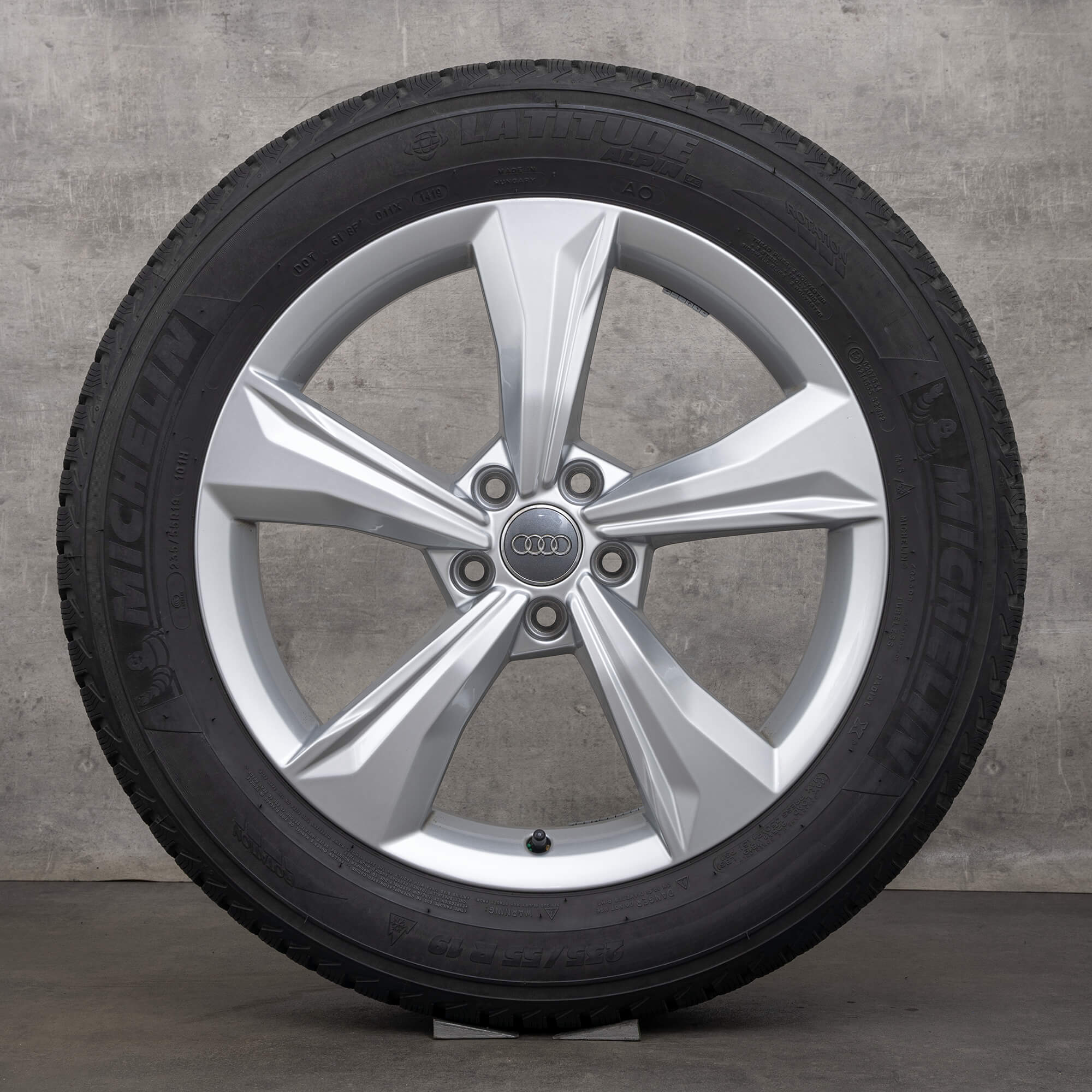 Oryginał Audi Q5 SQ5 koła zimowe 19 cali felgi FY 80A601025K dynamiczny wzór DOT 23 srebrne