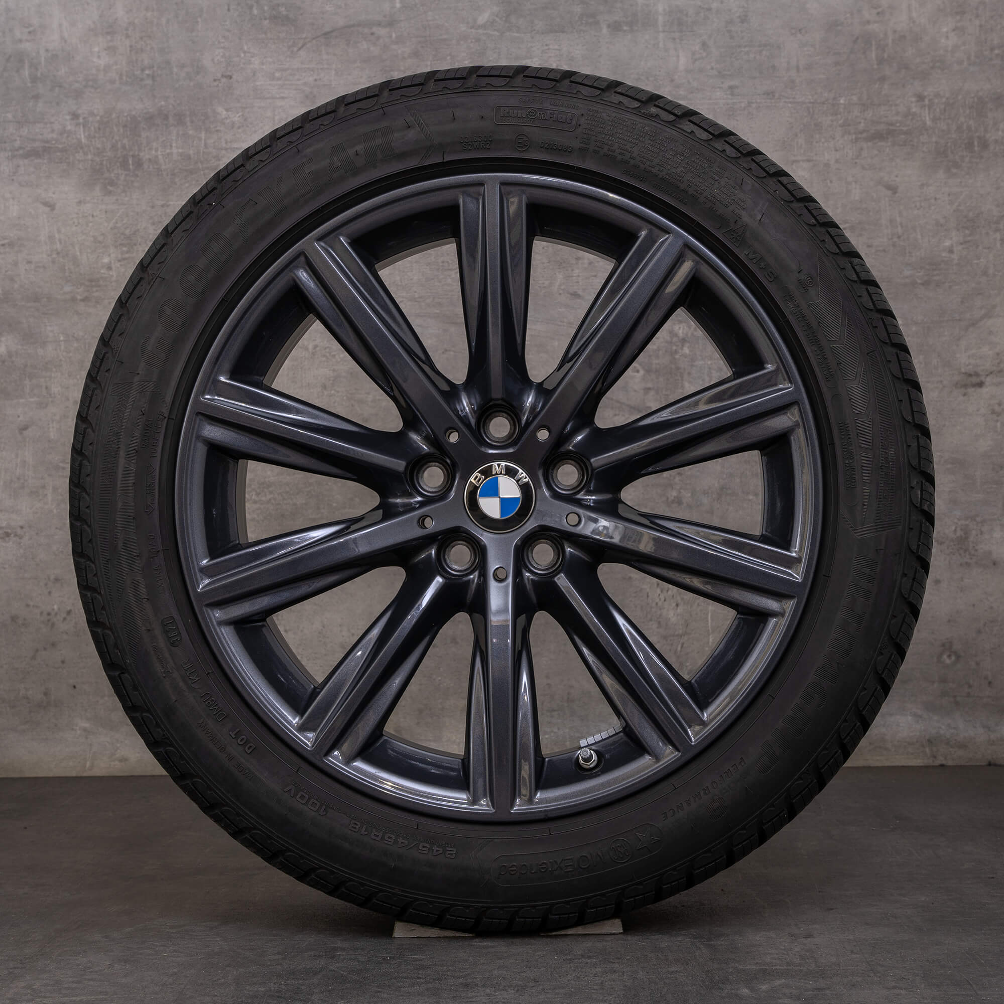 Oryginalne koła zimowe BMW serii 5 18 cali G30 G31 felgi stylizacja 684 6874441 szary himalaya polerowane