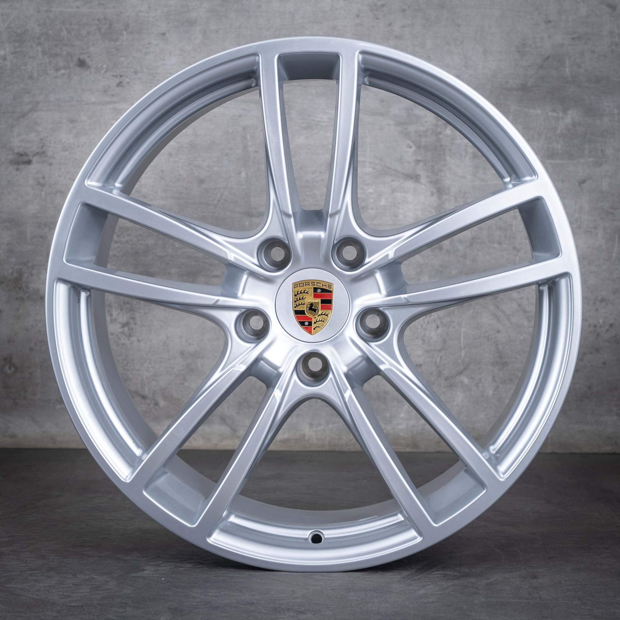 Oryginalne felgi Porsche 20 cali Cayenne 9YA II S & Hybryda 9Y0601025BB 9Y0601025BC srebrne błyszczące