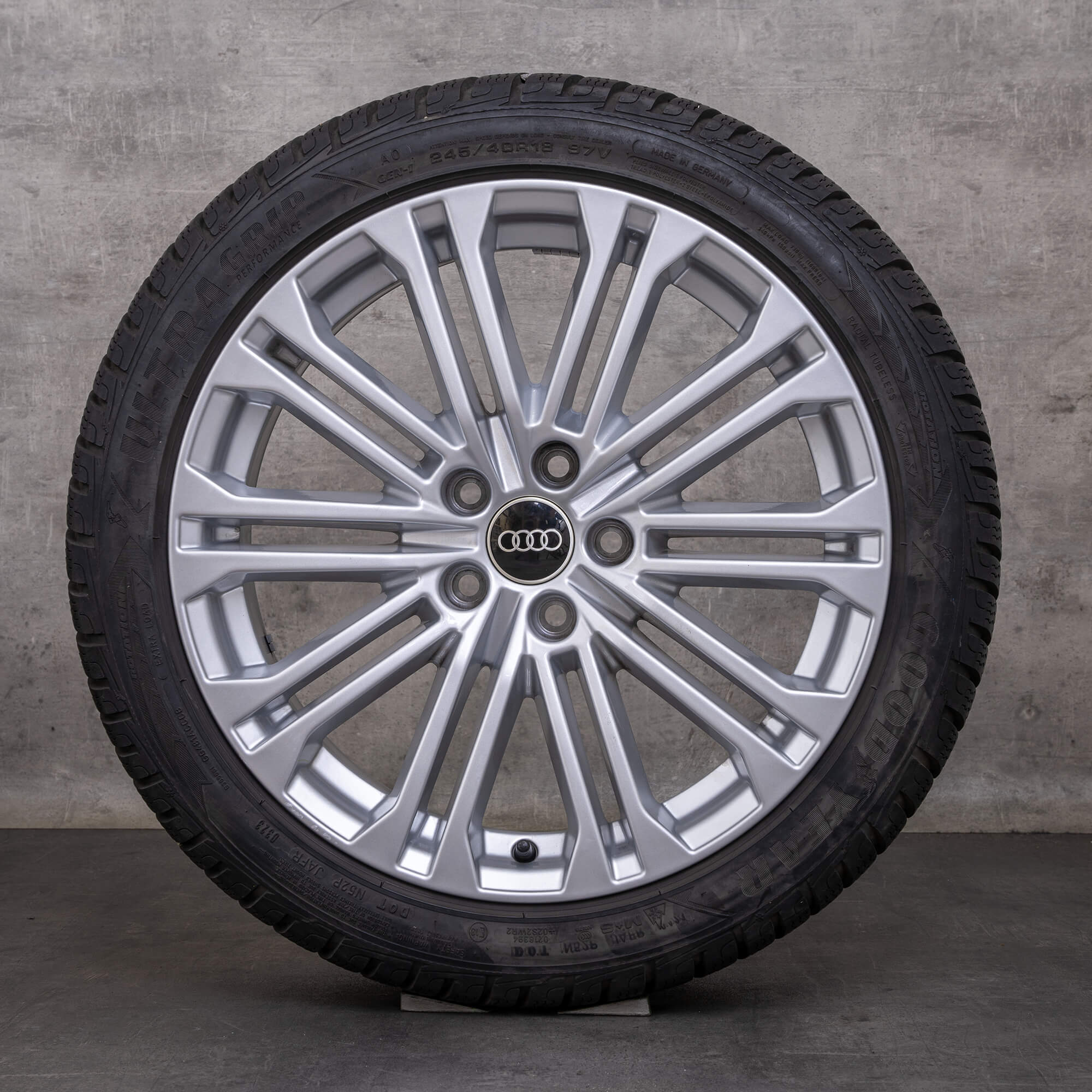 Oryginał Audi A5 S5 felgi 18 cali F5 8W B9 koła letnie 8W0601025EE srebrne