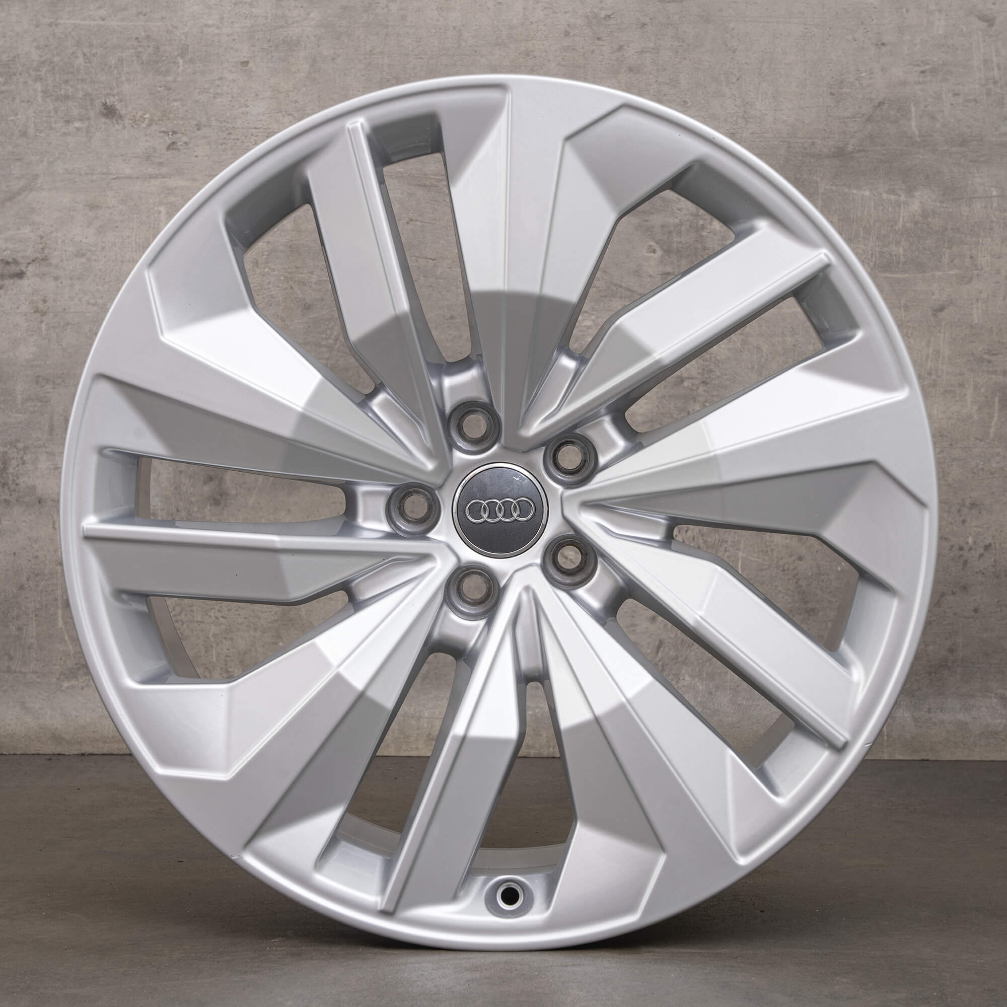 Oryginał Audi Q8 e-tron GE Sportback 20-calowe felgi 4KE601025N srebrne